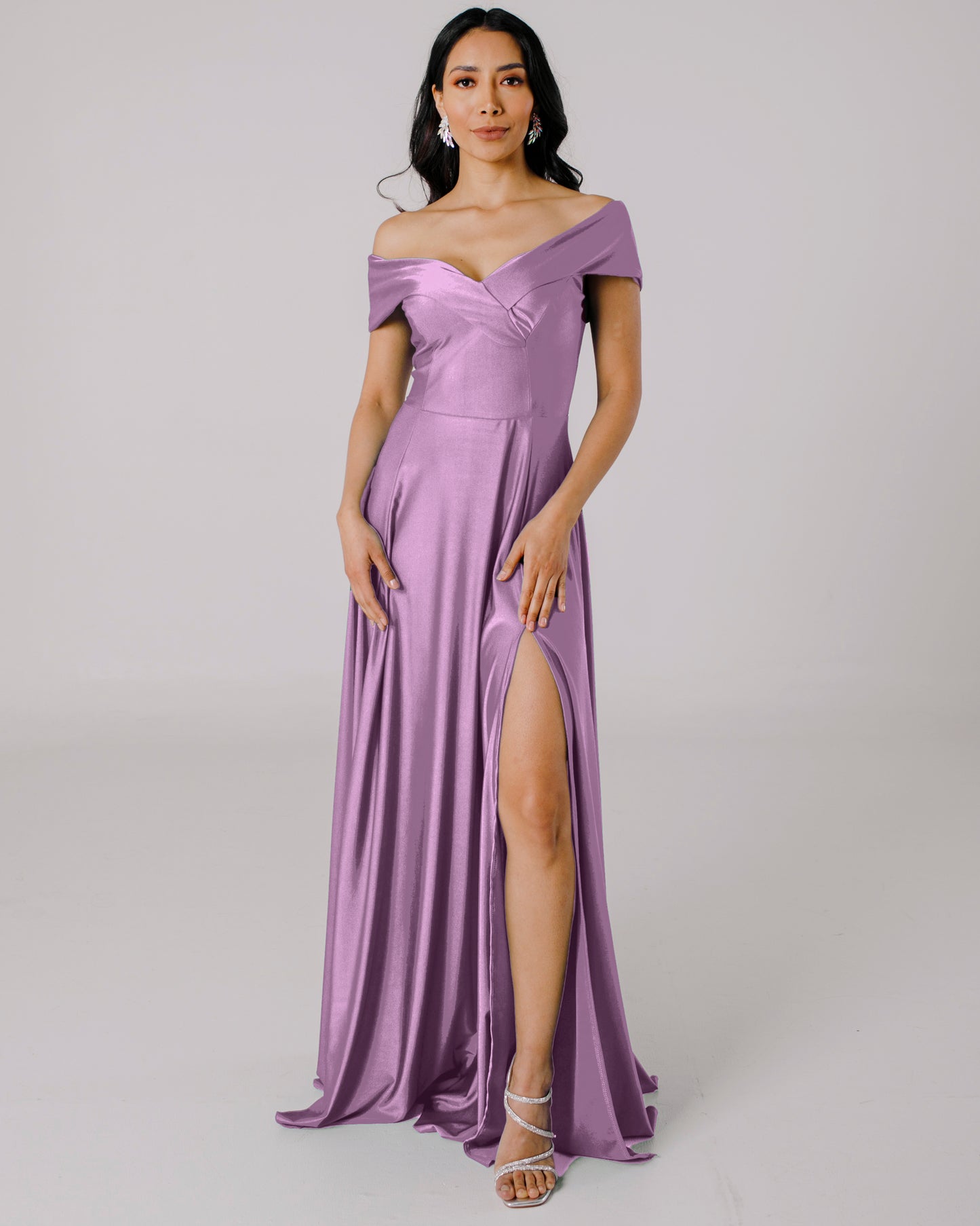 Vestido Largo con Abertura y Mangas - SUIZA