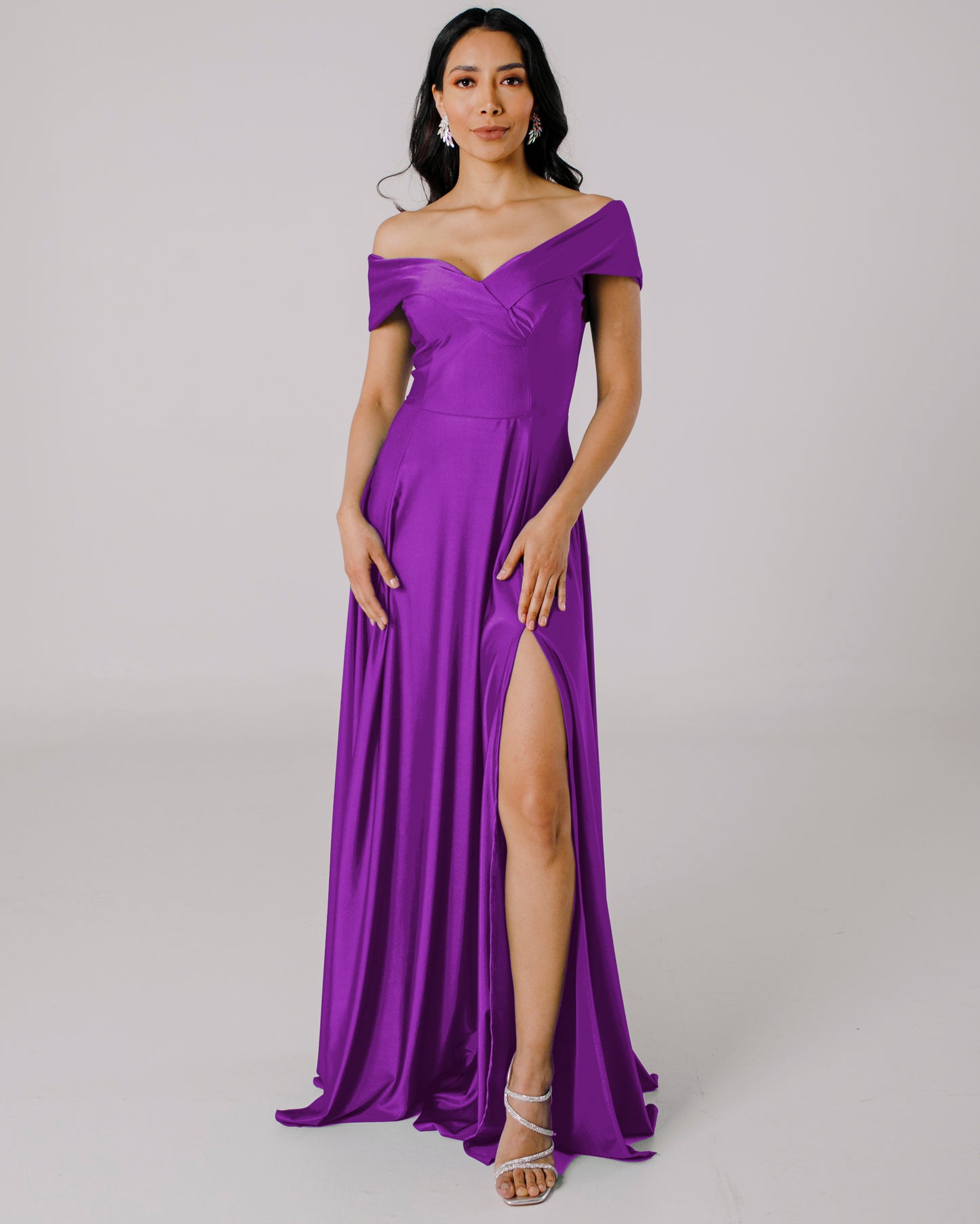 Vestido Largo con Abertura y Mangas - SUIZA
