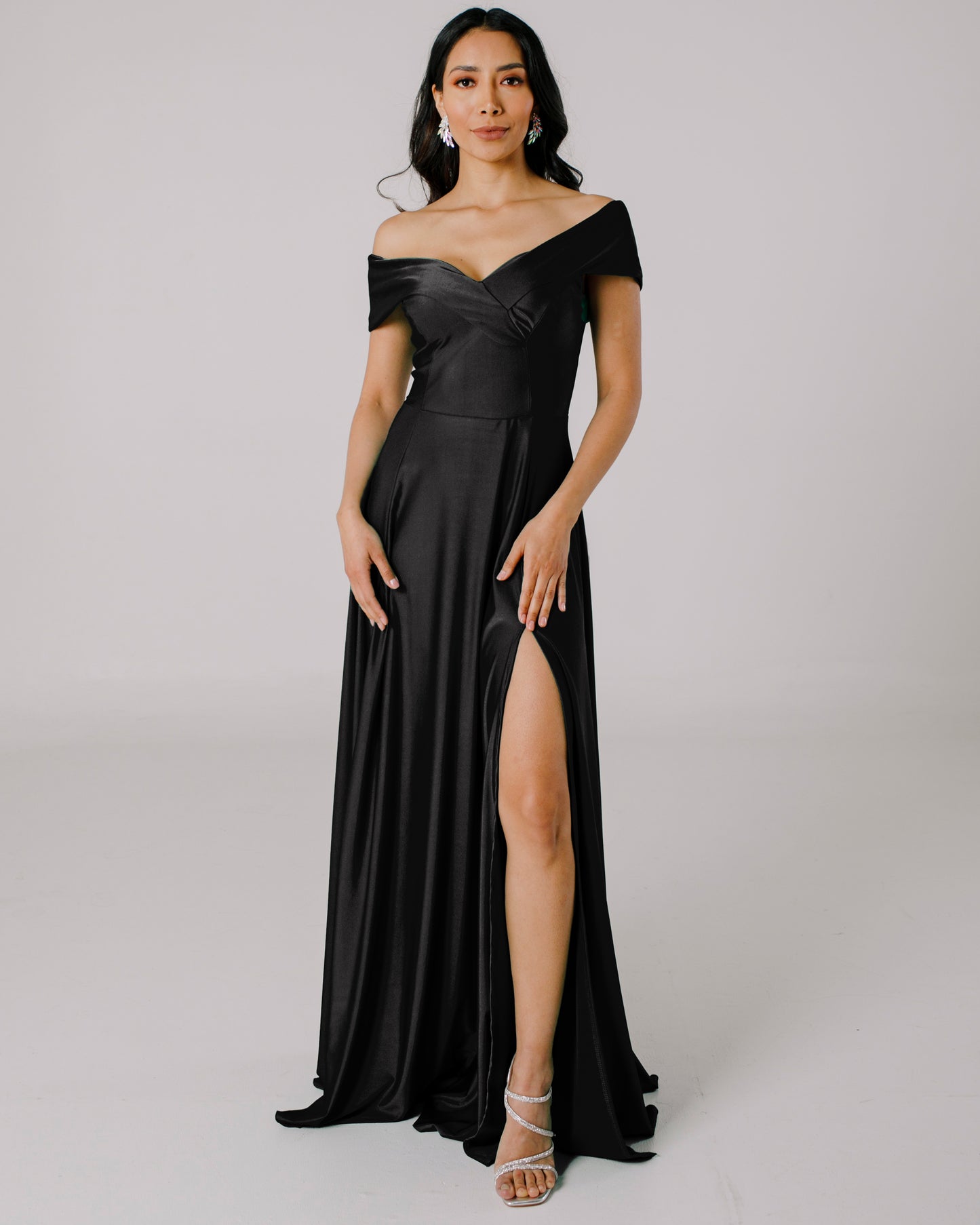 Vestido Largo con Abertura y Mangas - SUIZA
