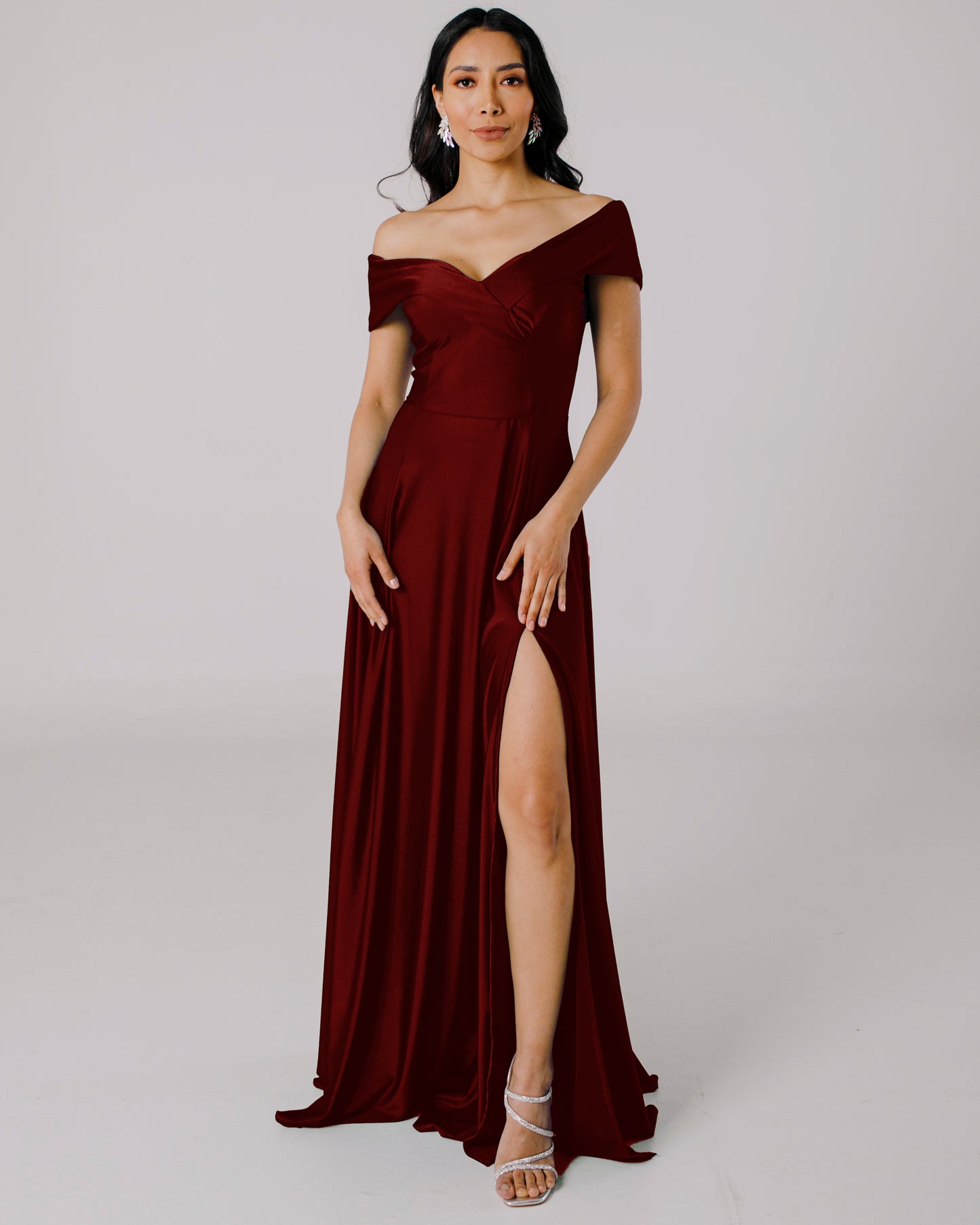 Vestido Largo con Abertura y Mangas - SUIZA