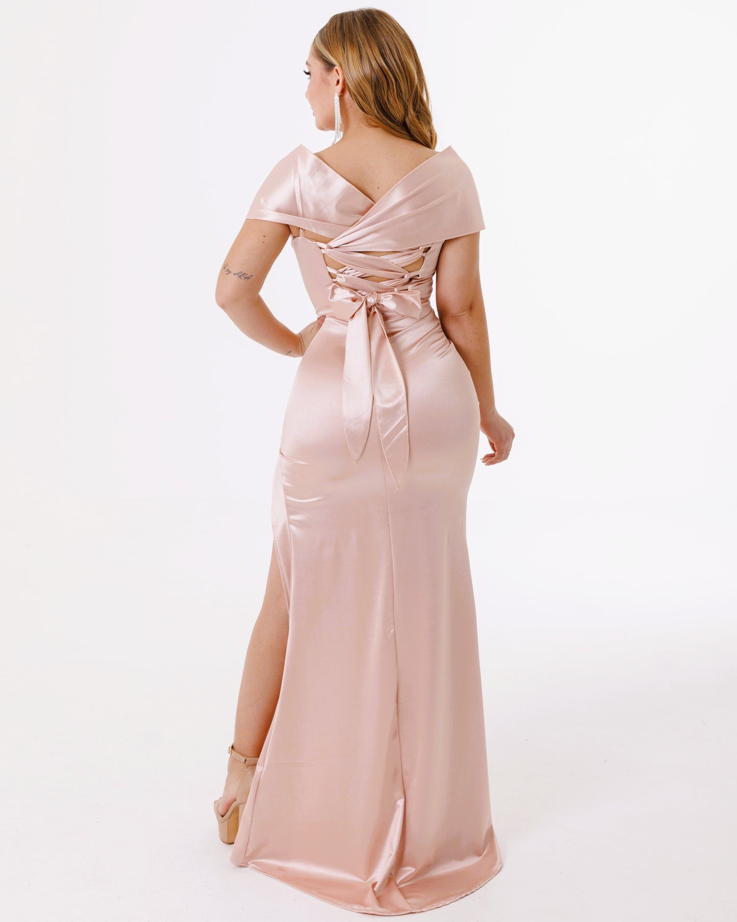 Vestido Largo Satinado Con Abertura y mangas - MANE