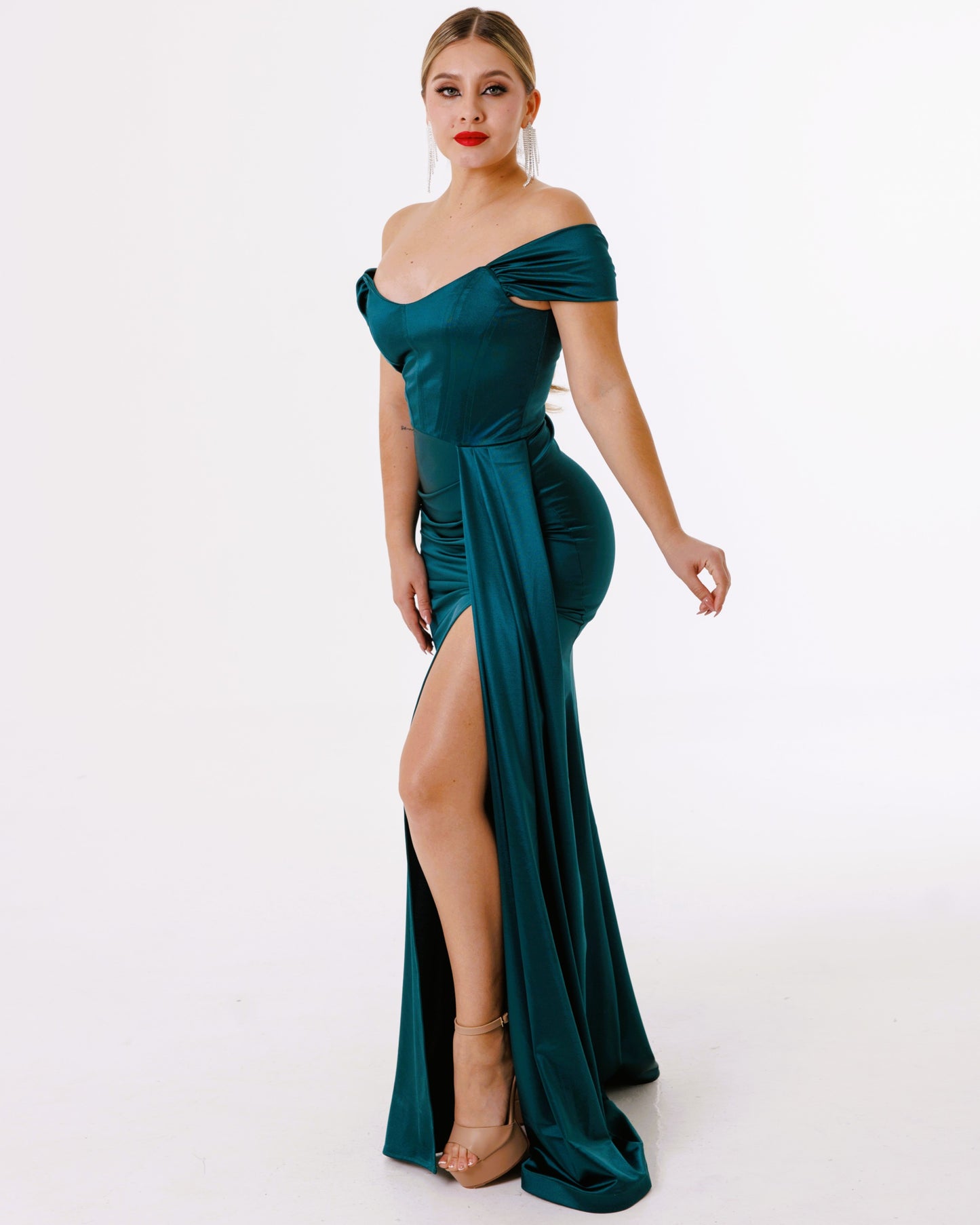 Vestido Largo satinado con abertura y Mangas- KARIME SATIN
