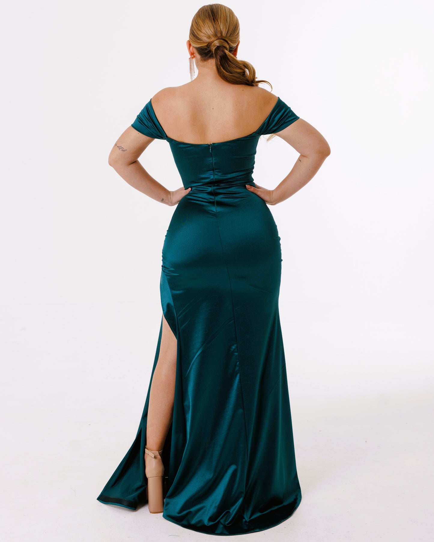 Vestido Largo satinado con abertura y Mangas- KARIME SATIN