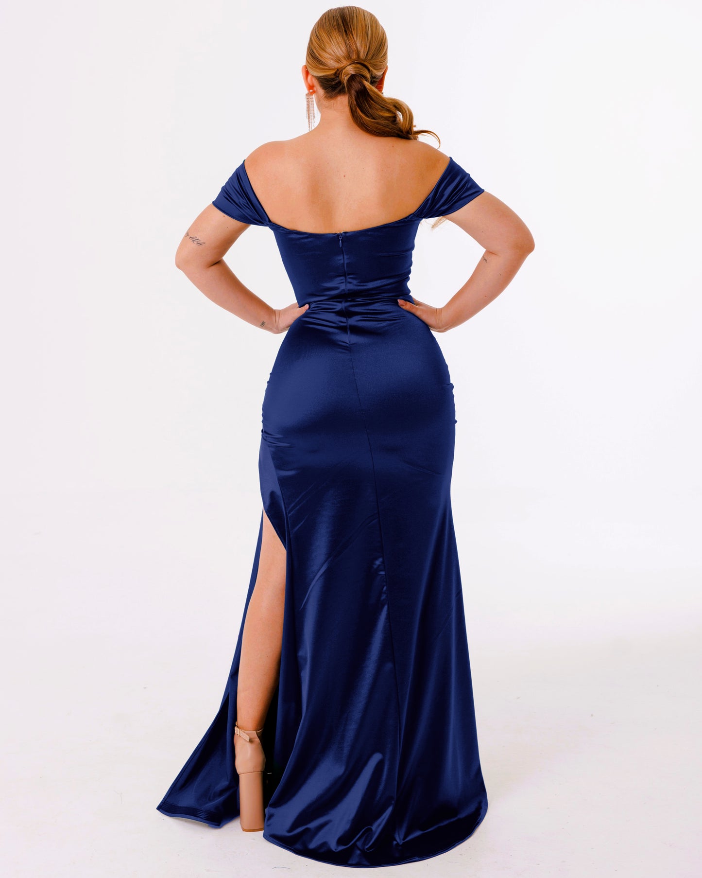 Vestido Largo satinado con abertura y Mangas- KARIME SATIN