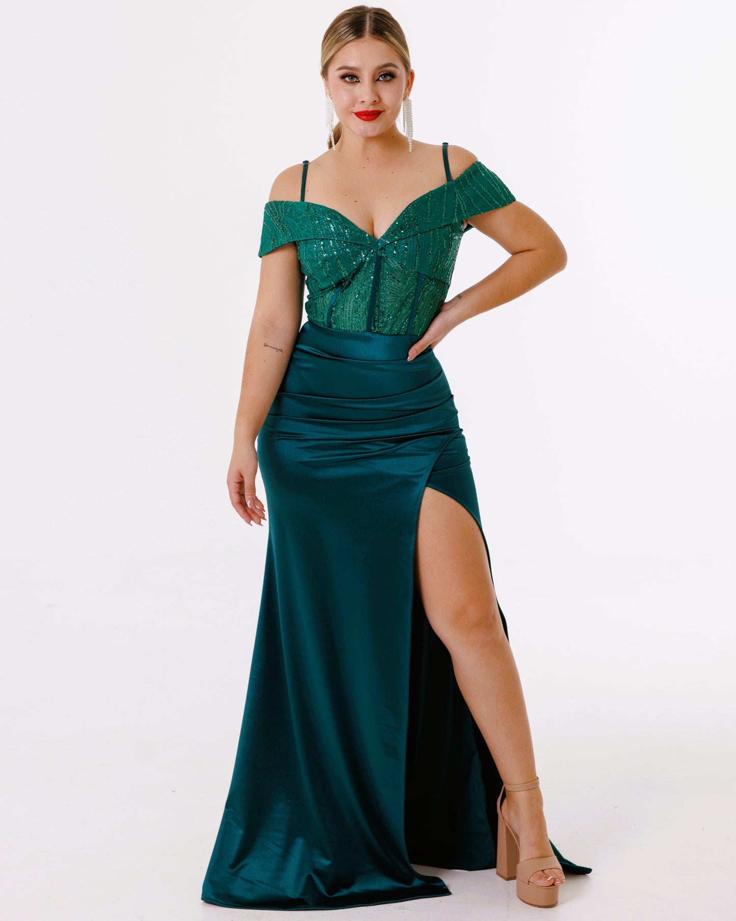 Vestido Largo con Abertura y Lentejuela - MERIDA