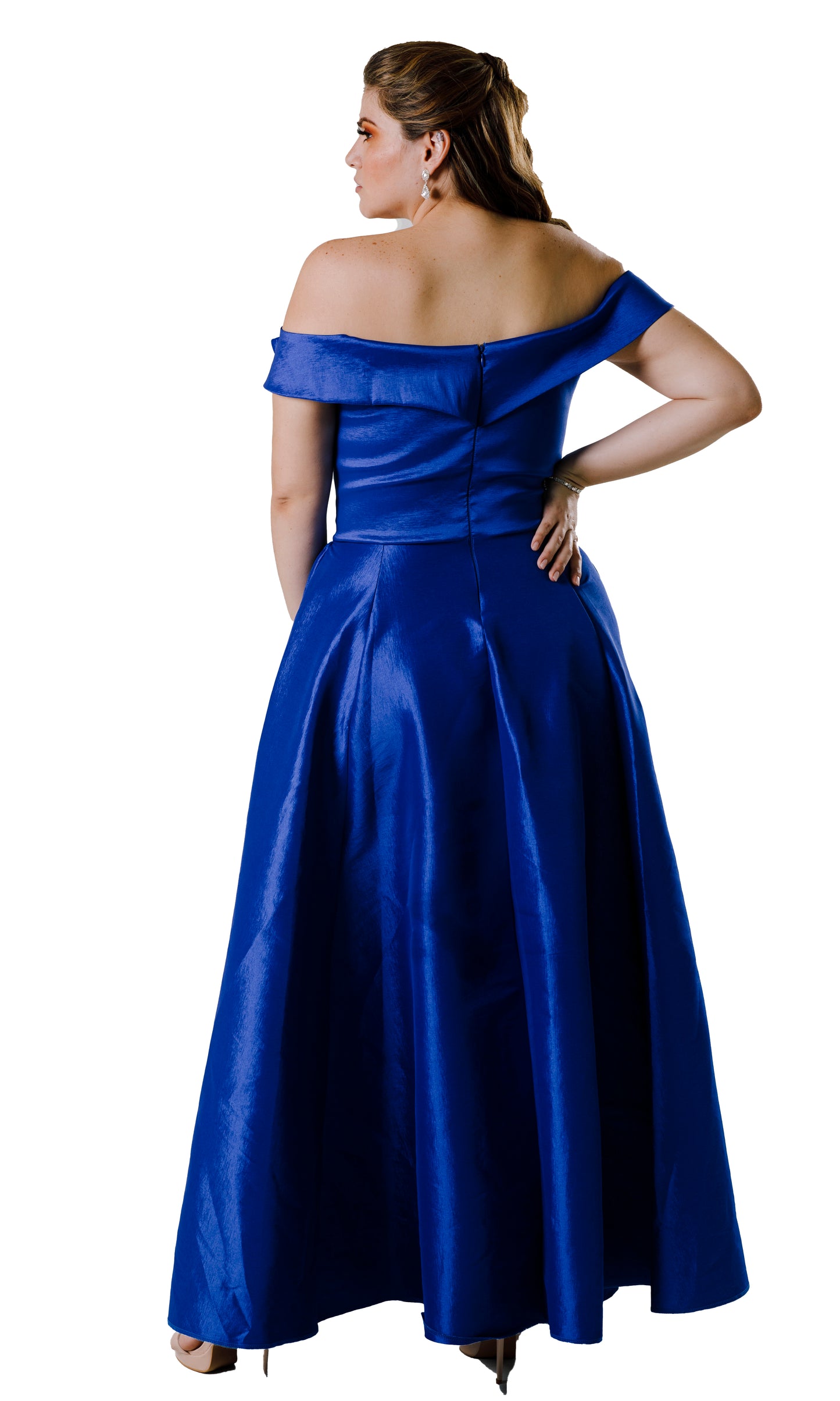 Vestido largo con abertura y hombros descubiertos. -"FLORENCIA"