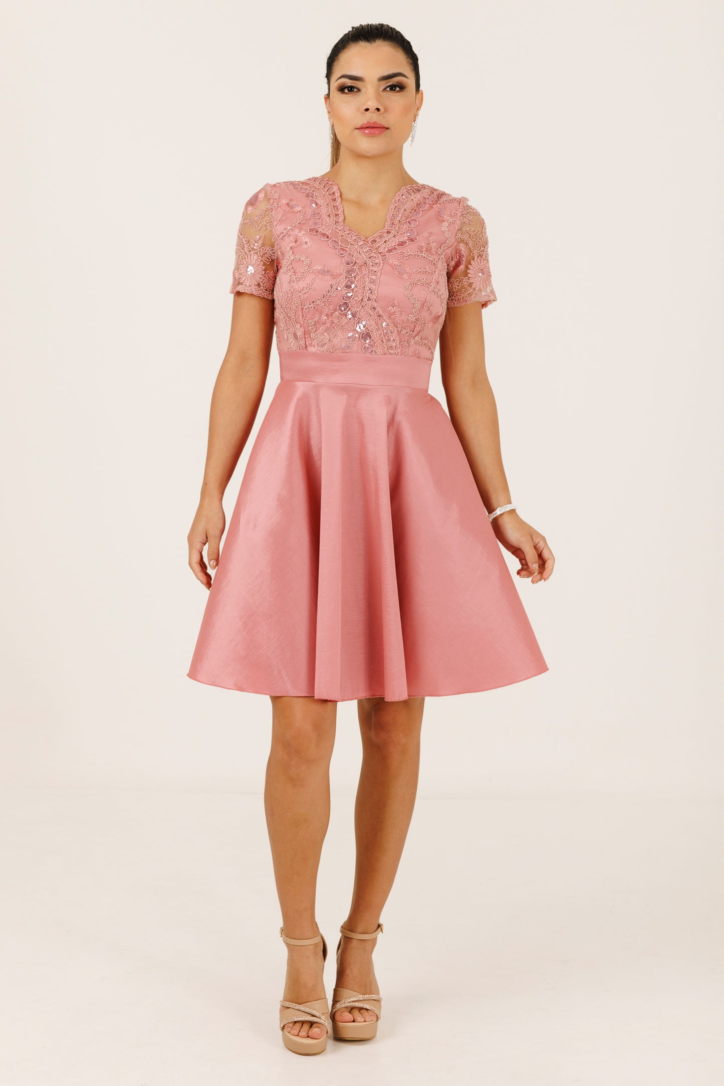 Vestido Corto de Encaje y Mangas - KARLA