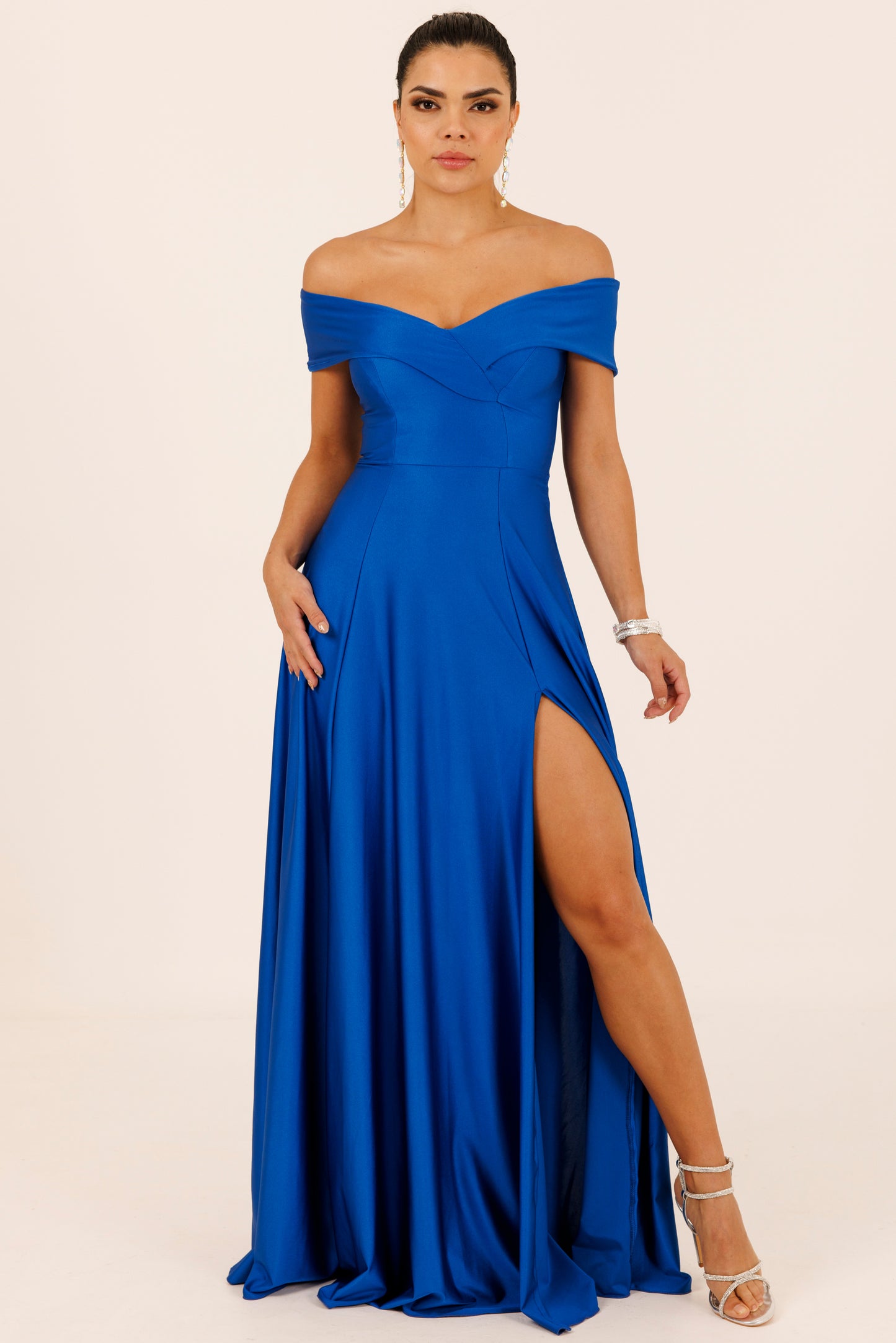 Vestido Largo con Abertura y Mangas - SUIZA