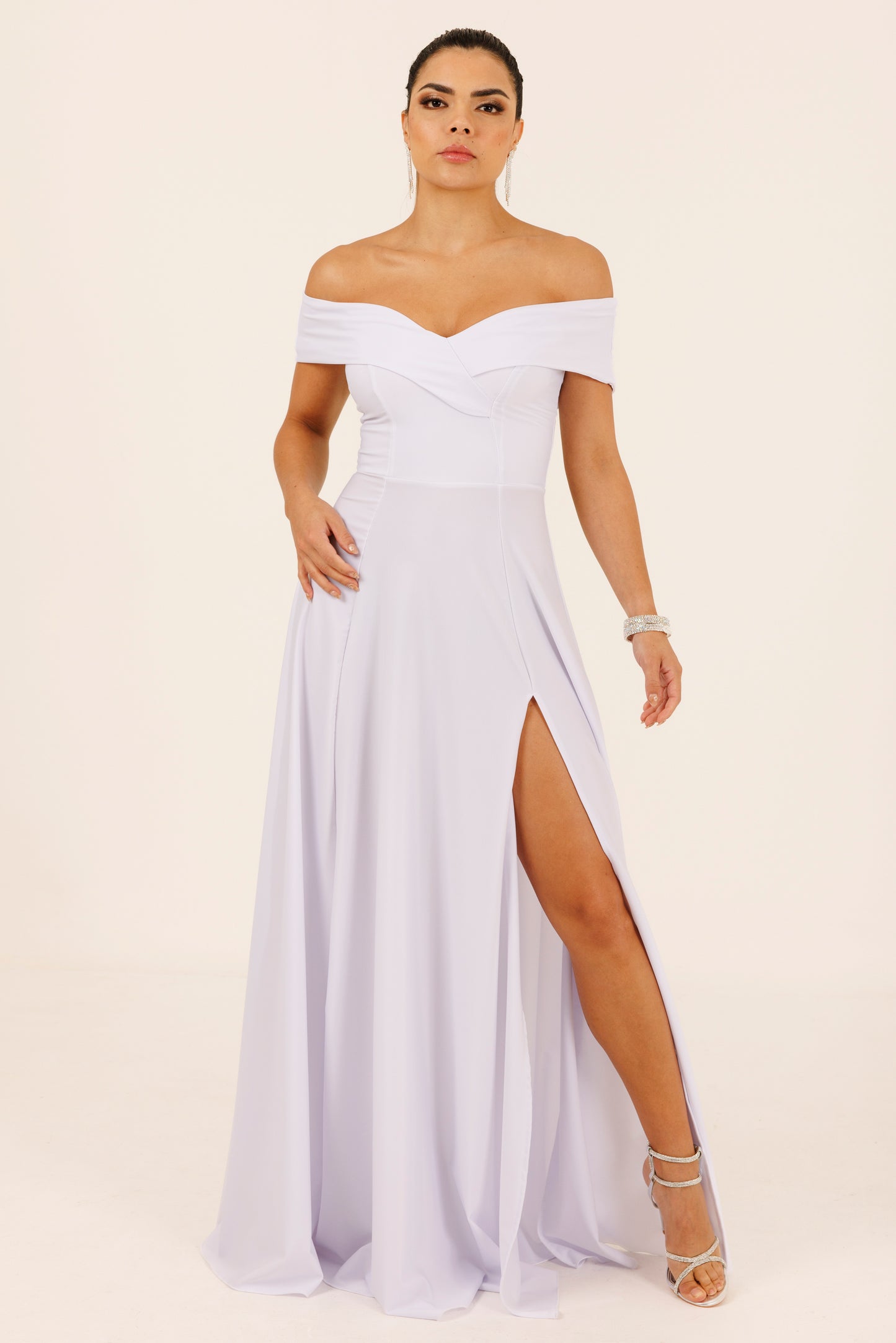 Vestido Largo con Abertura y Mangas - SUIZA