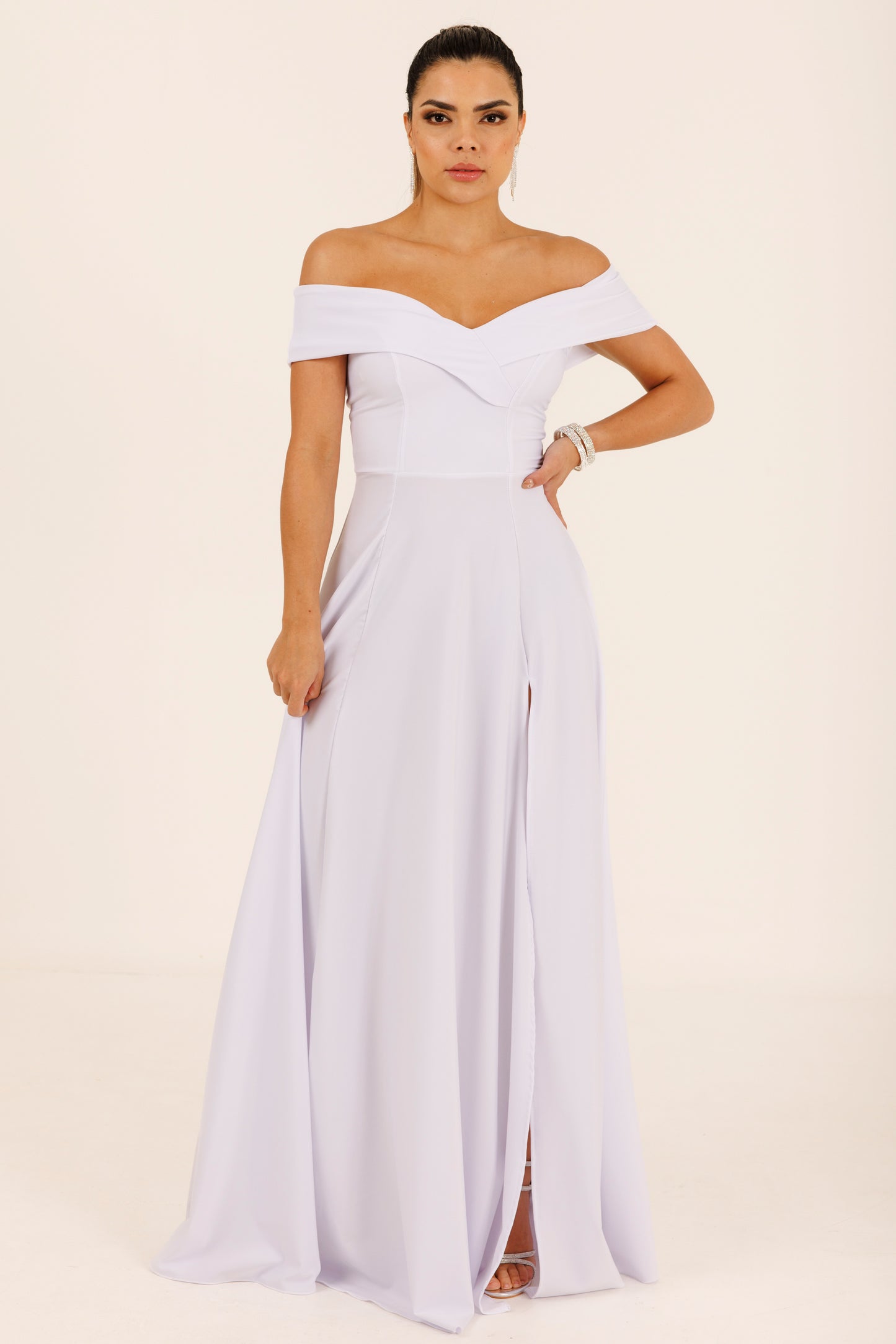 Vestido Largo con Abertura y Mangas - SUIZA