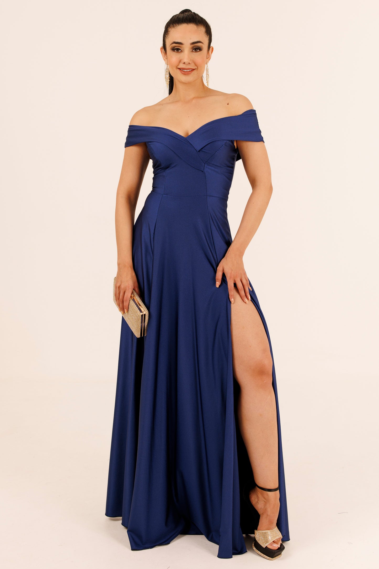 Vestido Largo con Abertura y Mangas - SUIZA
