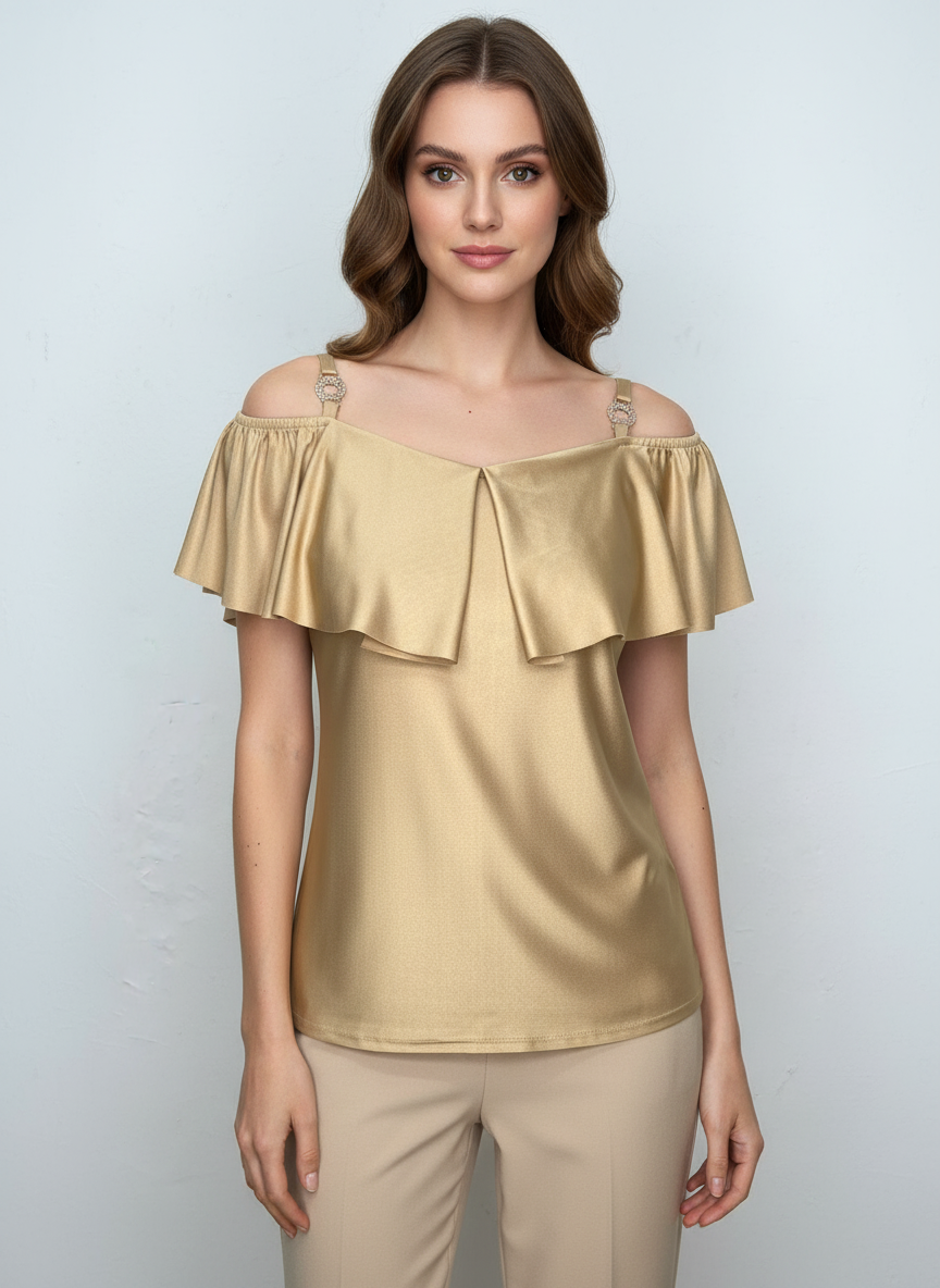 Blusa casual de tirantes con olán T50 color oro, con modelo, frente – the•moda