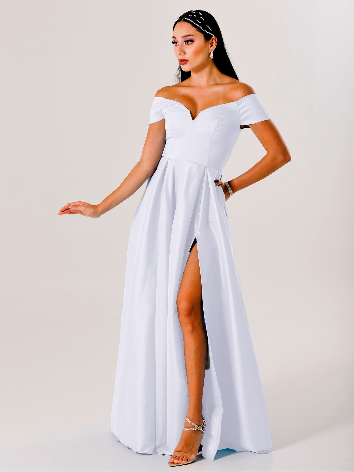 Vestido Largo Con Abertura y Mangas - ANTONIETA