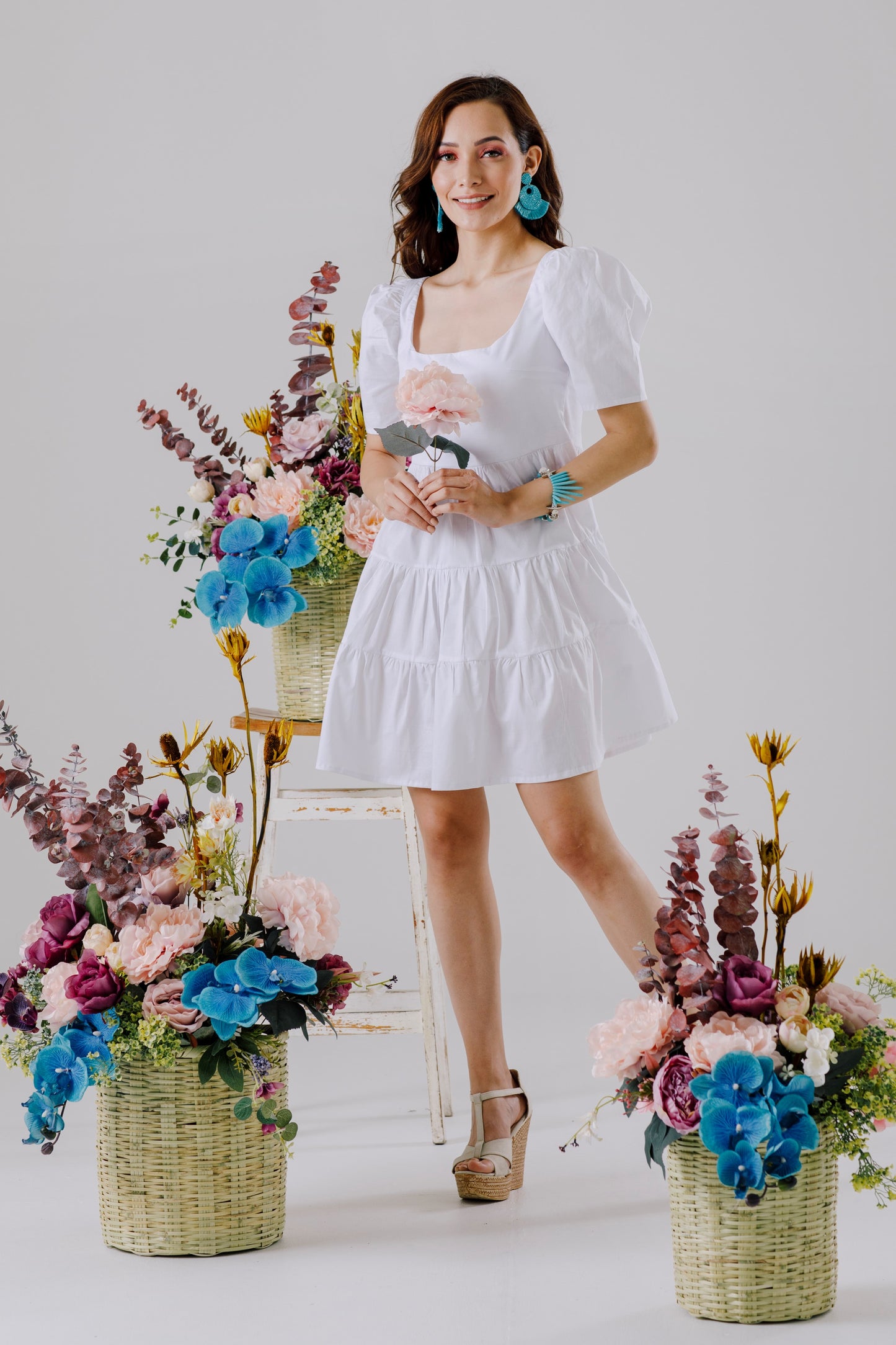 VESTIDO CORTO CON MANGA PLISADA - CARAMELO
