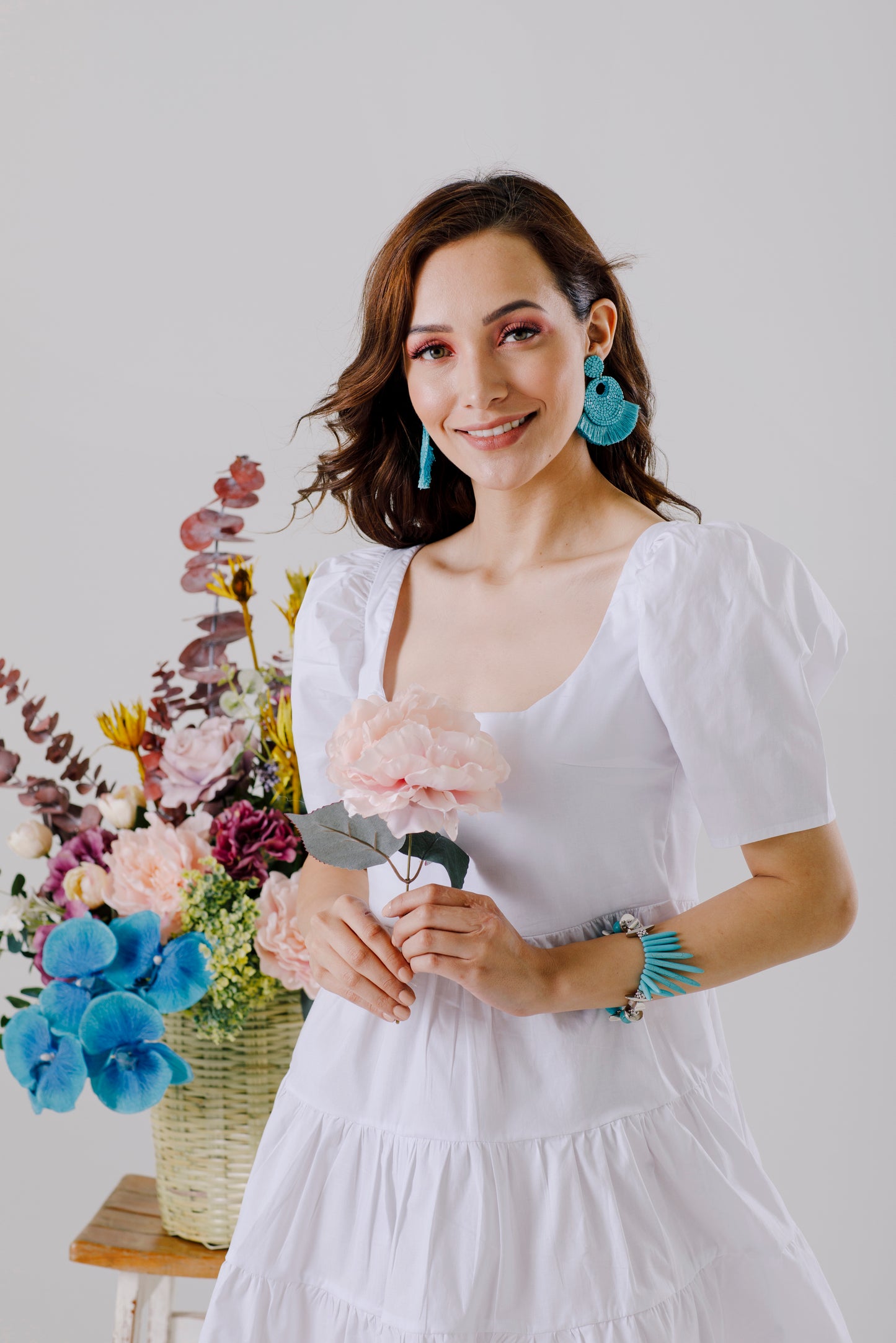 VESTIDO CORTO CON MANGA PLISADA - CARAMELO