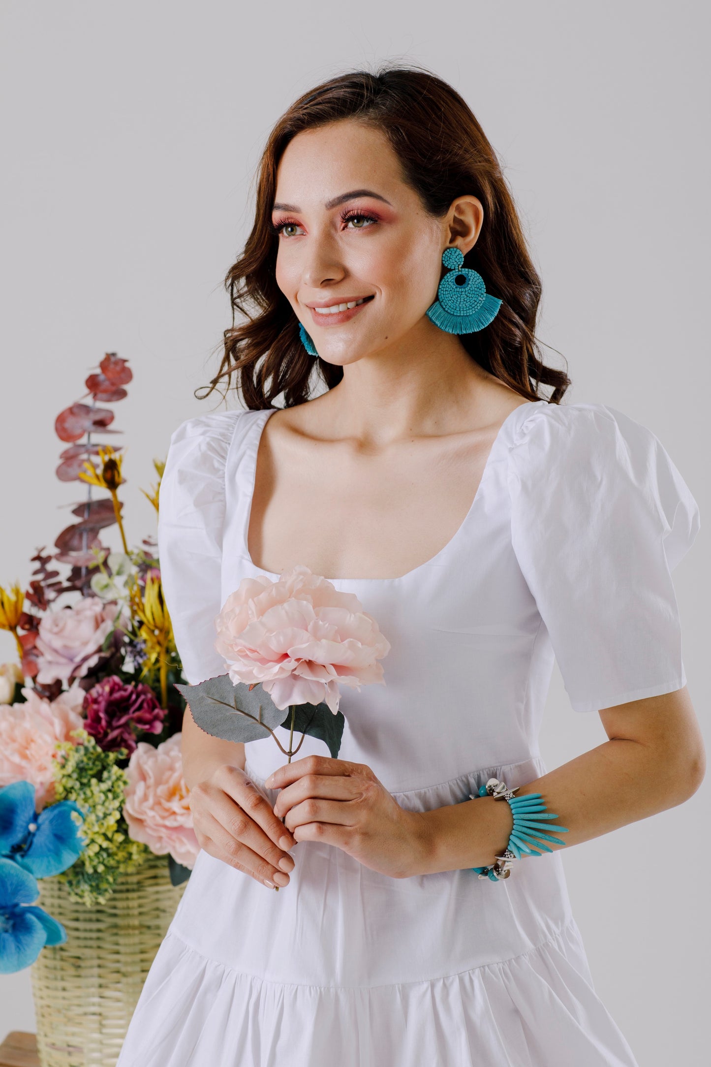 VESTIDO CORTO CON MANGA PLISADA - CARAMELO