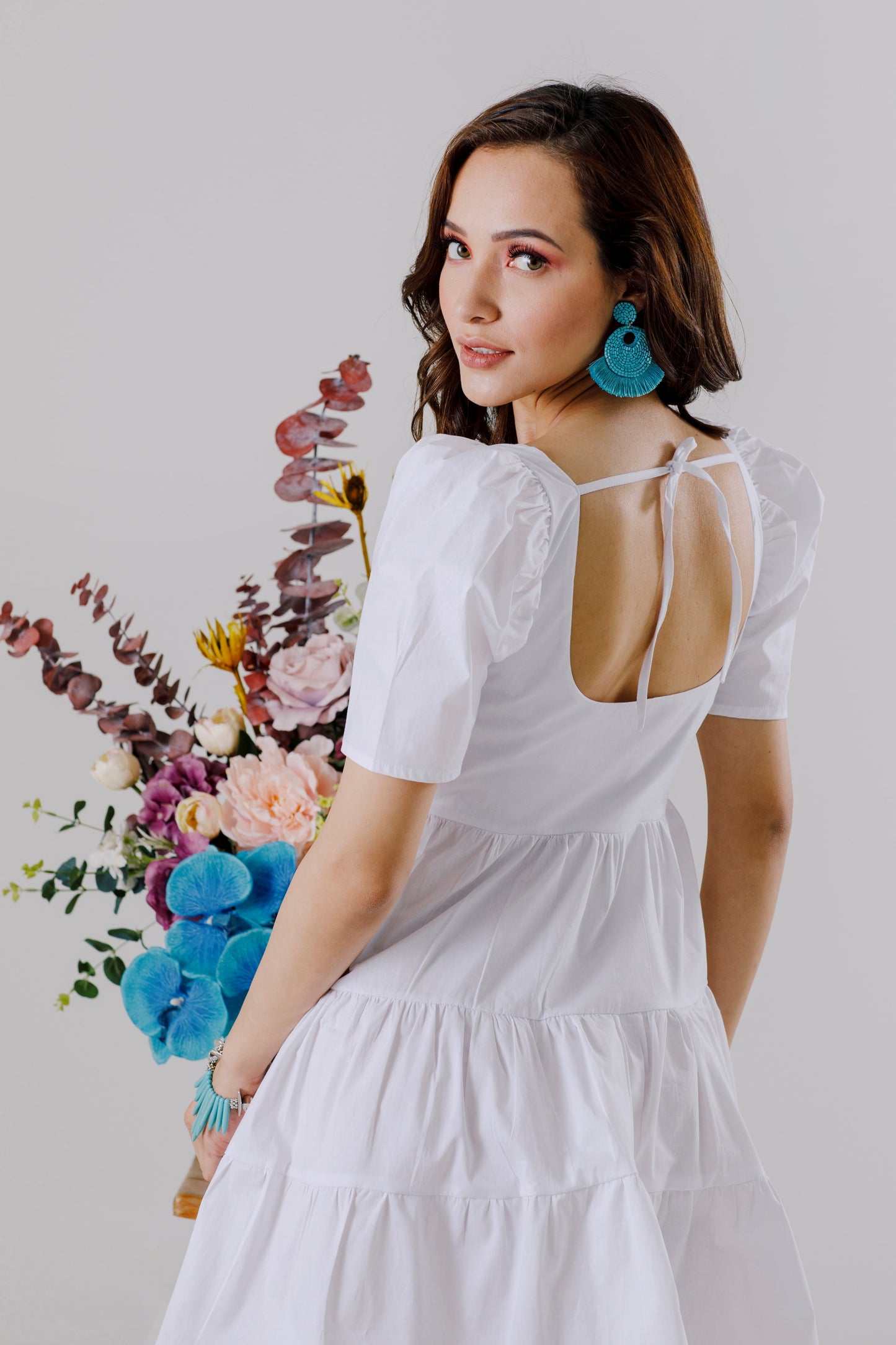 VESTIDO CORTO CON MANGA PLISADA - CARAMELO