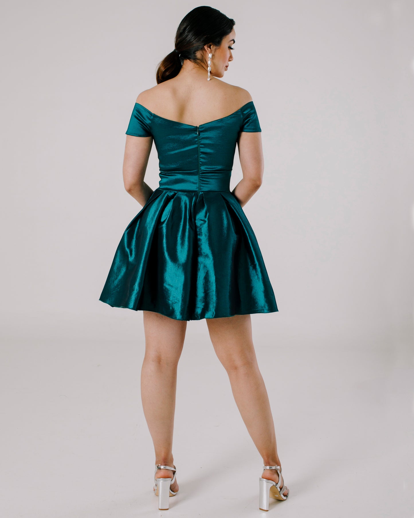 Vestido Corto Plisado Con Mangas - AURORA