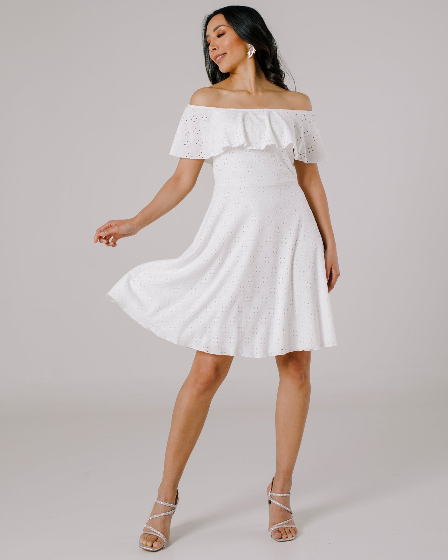 Vestido Corto Estilo Campesino con Perforado - TERESA