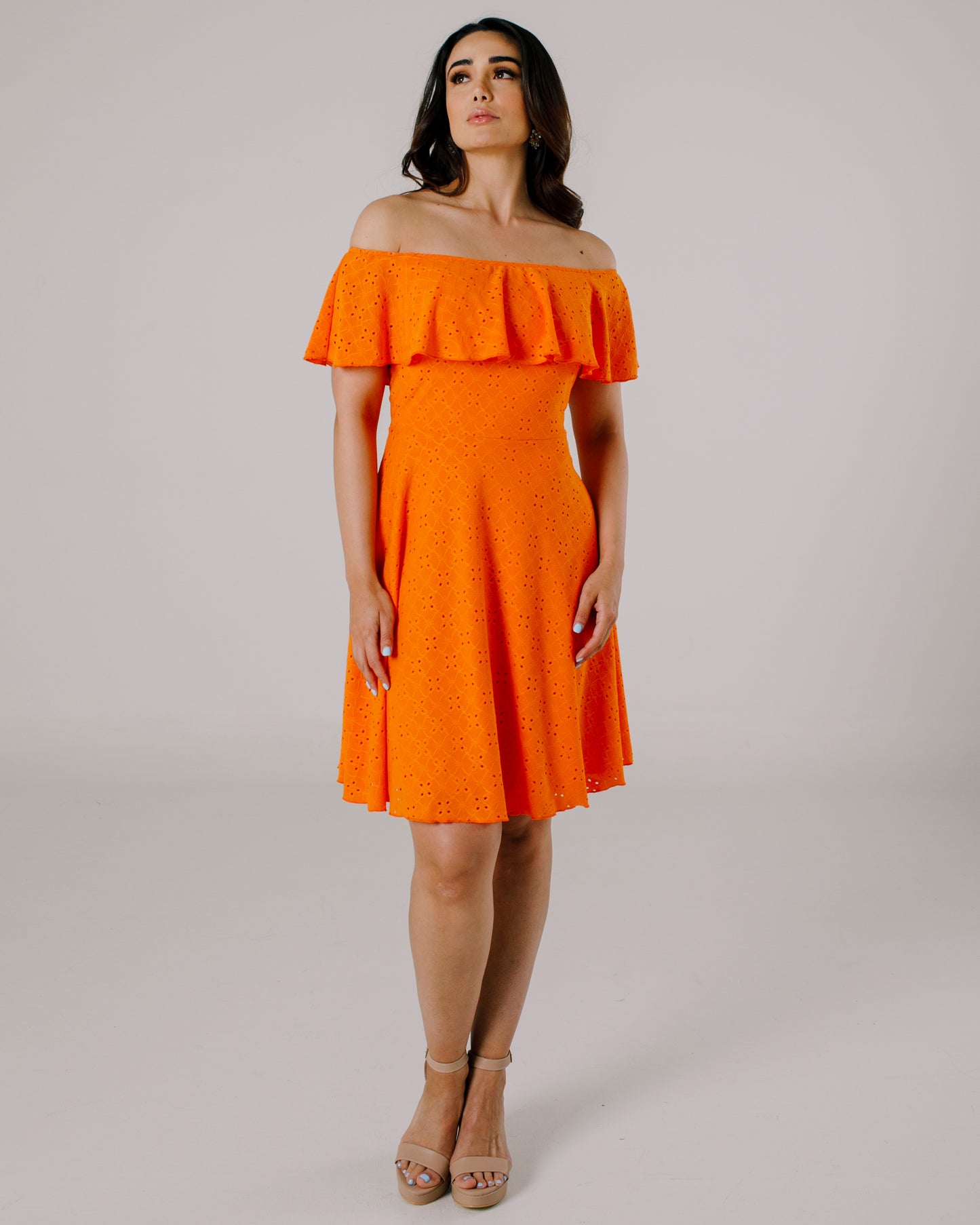 Vestido Corto Estilo Campesino con Perforado - TERESA