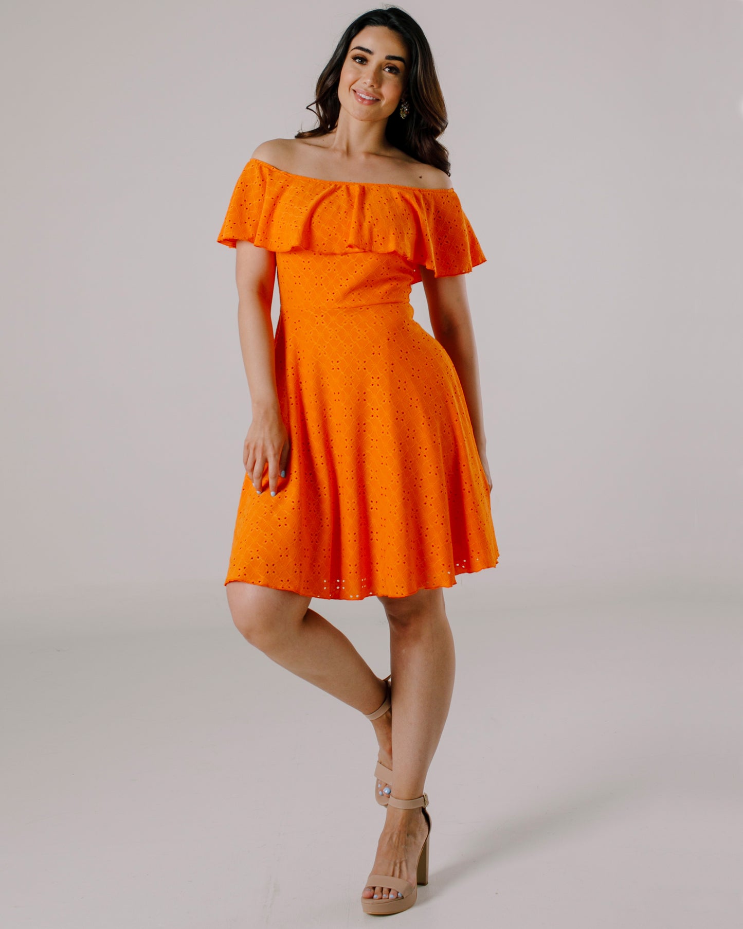 Vestido Corto Estilo Campesino con Perforado - TERESA