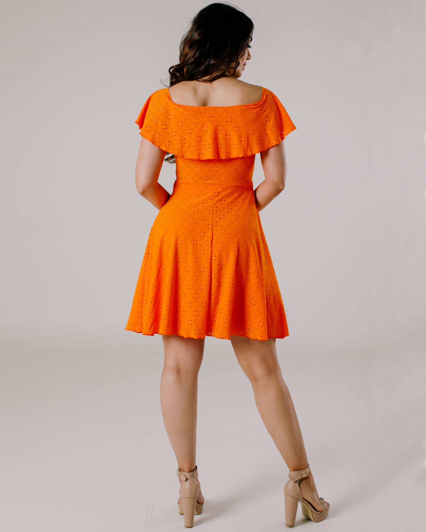 Vestido Corto Estilo Campesino con Perforado - TERESA
