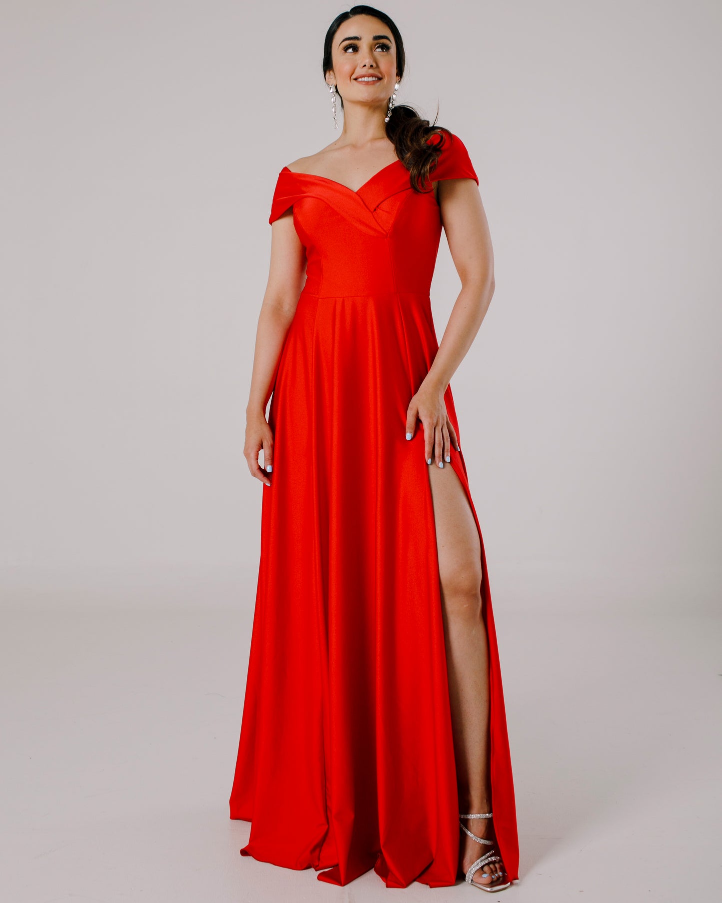 Vestido Largo con Abertura y Mangas - SUIZA