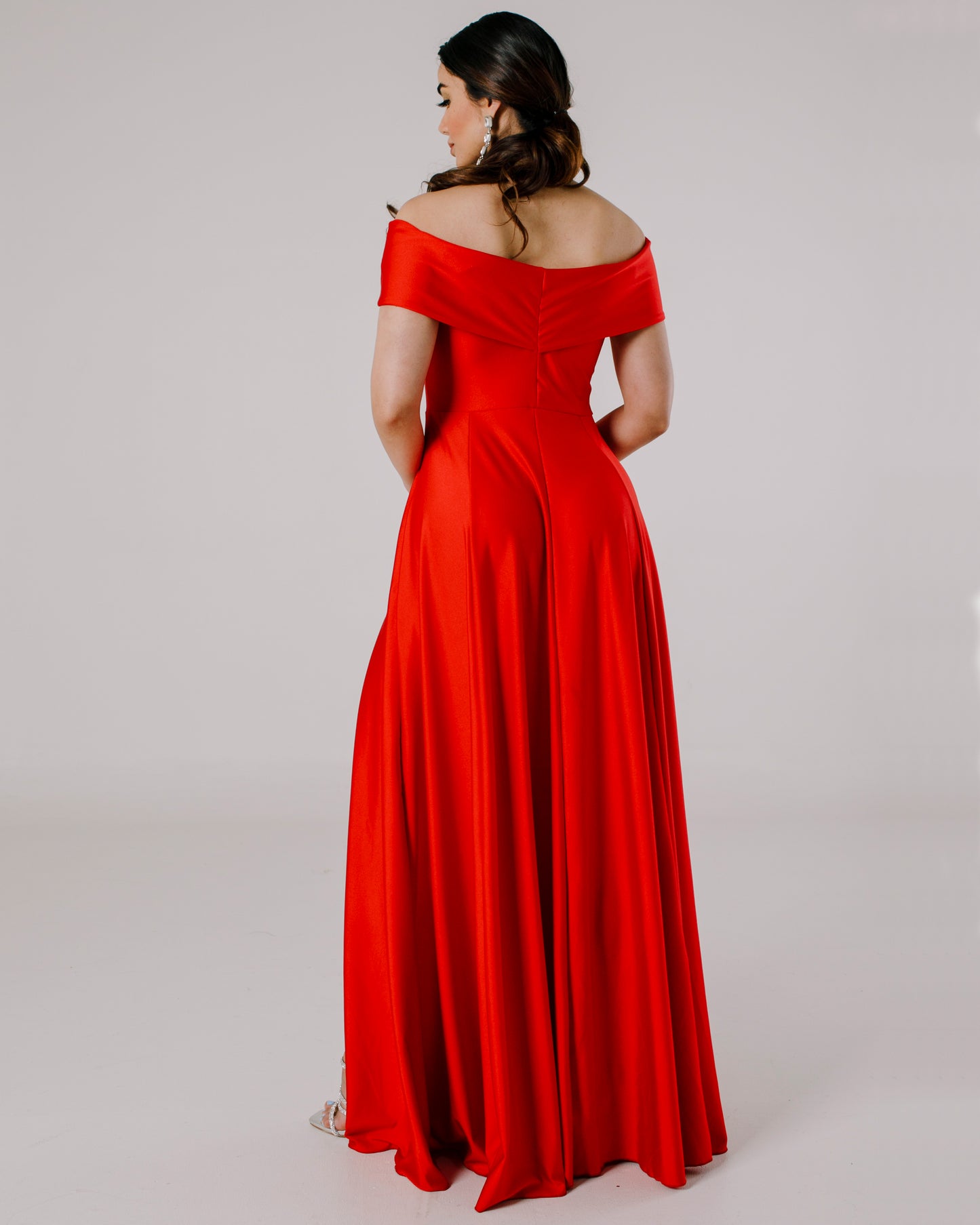 Vestido Largo con Abertura y Mangas - SUIZA