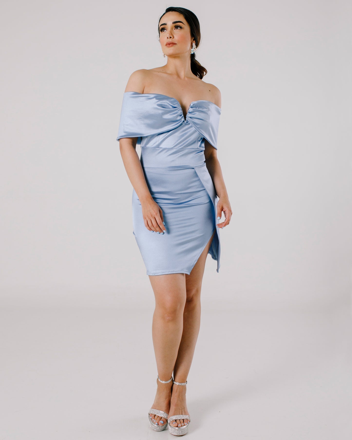 Vestido Corto con Abertura y Mangas - FRANCIA
