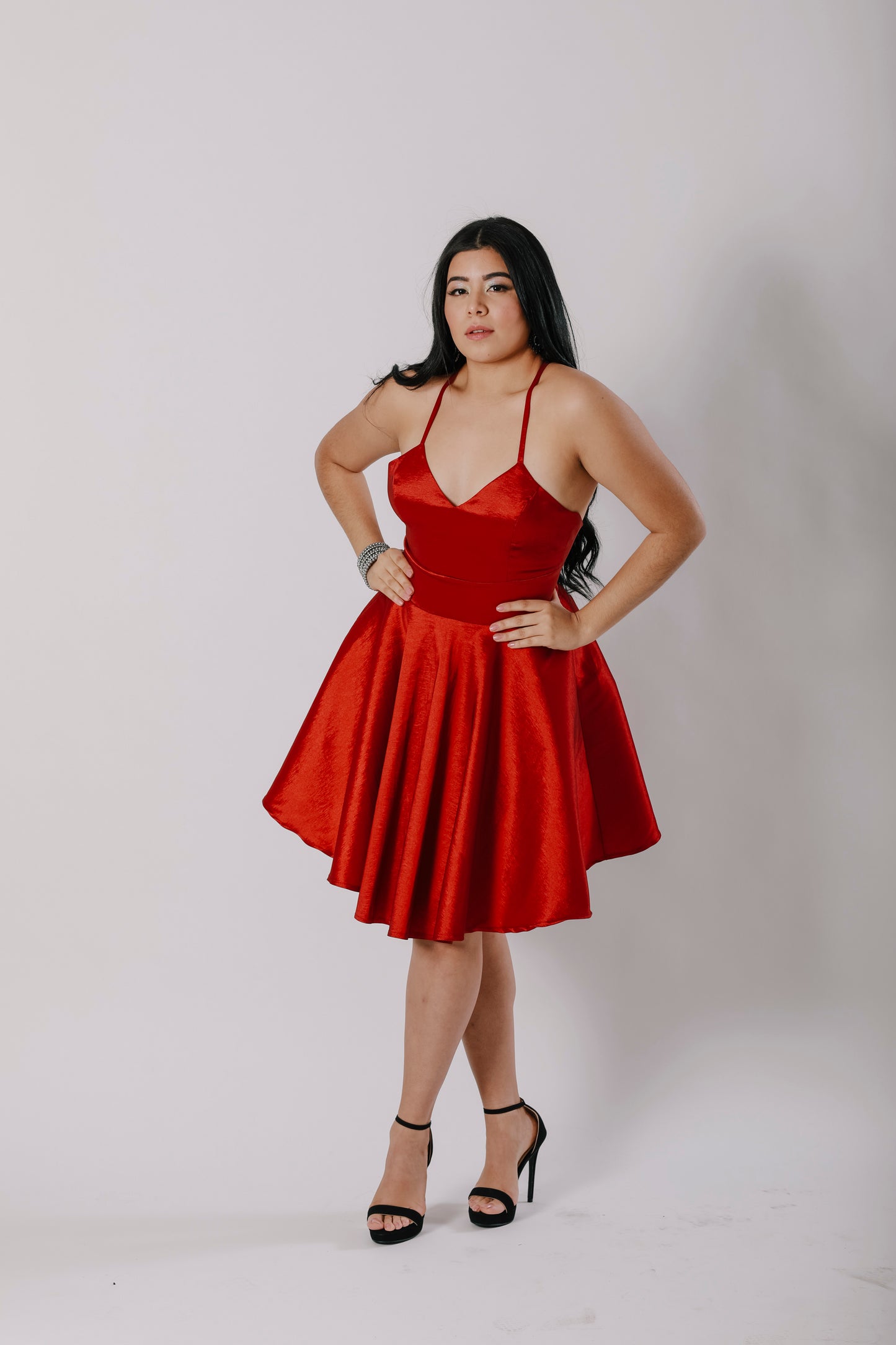 Vestido corto circular con tirante cruzado - "SOPHIA"