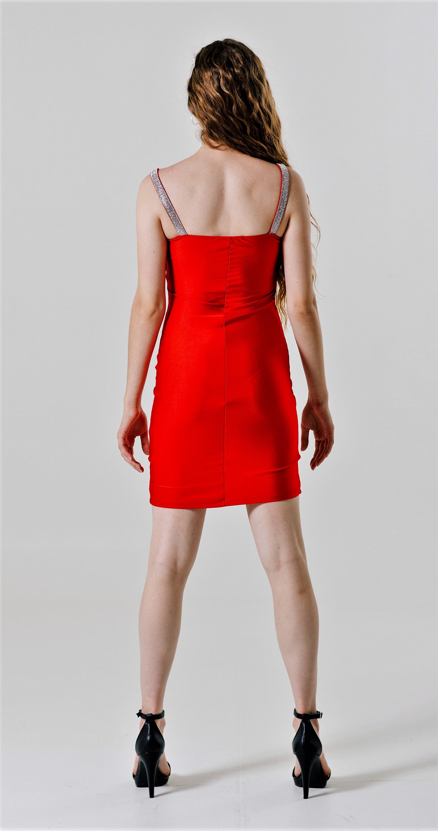 Vestido corto con escote corazón y tirante de piedreria - "LOLA"