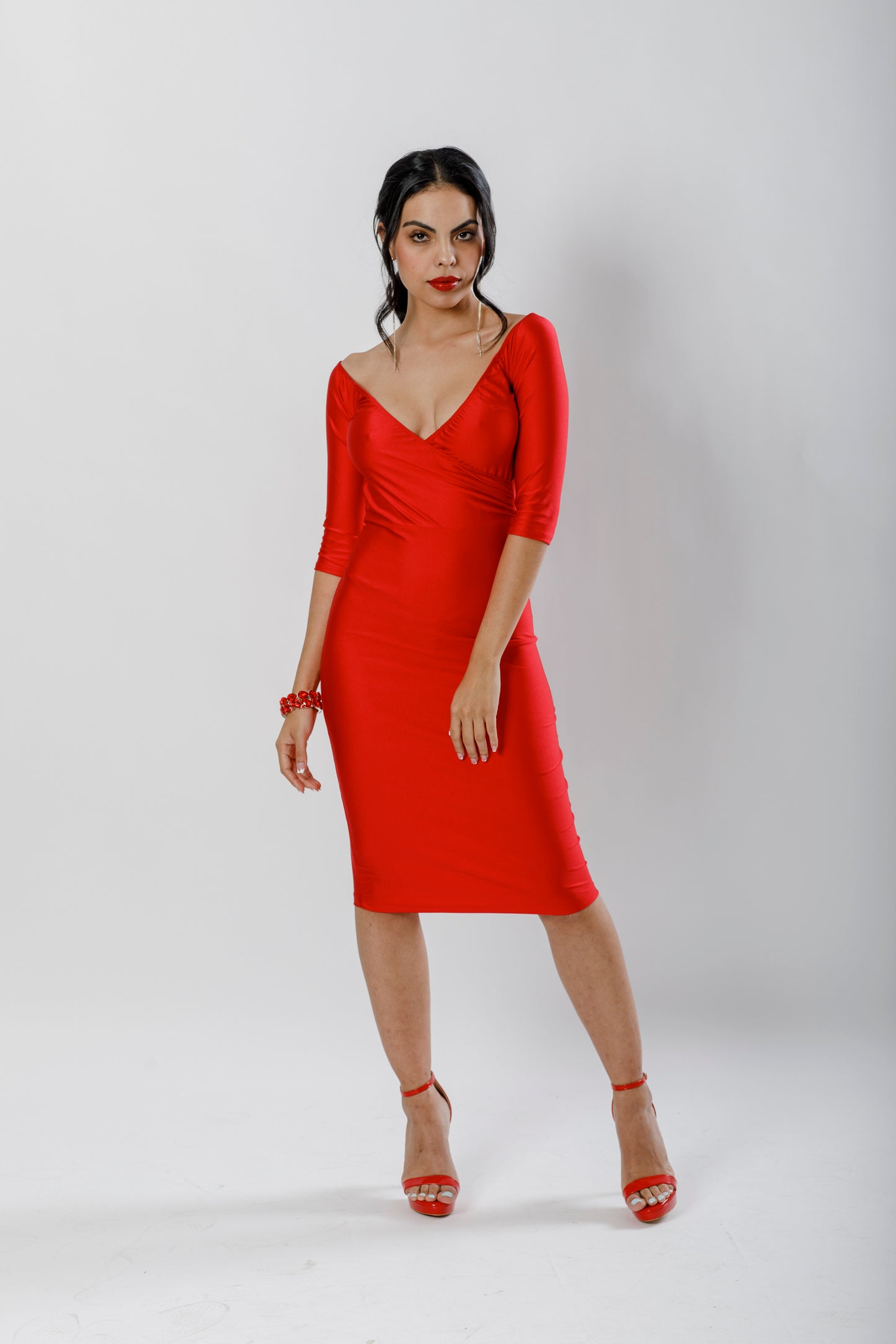 Vestido corte midi cruzado con manga 3/4. - The Moda mx