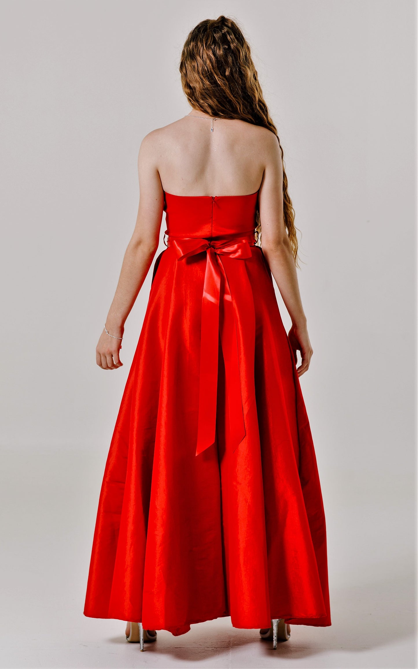 Vestido Largo con Abertura y Cinturón con brillos - ESTRAPLE