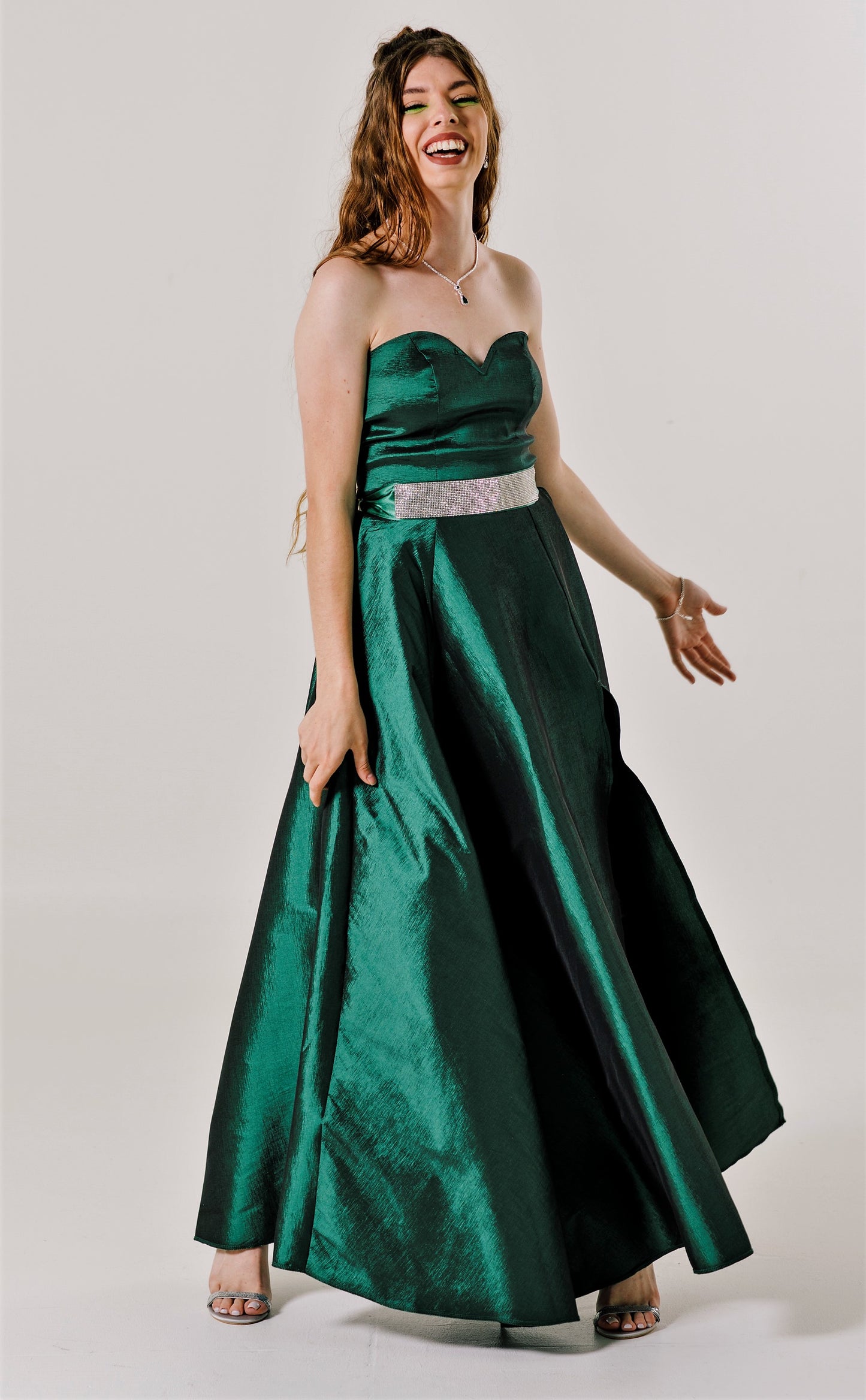Vestido Largo con Abertura y Cinturón con brillos - ESTRAPLE