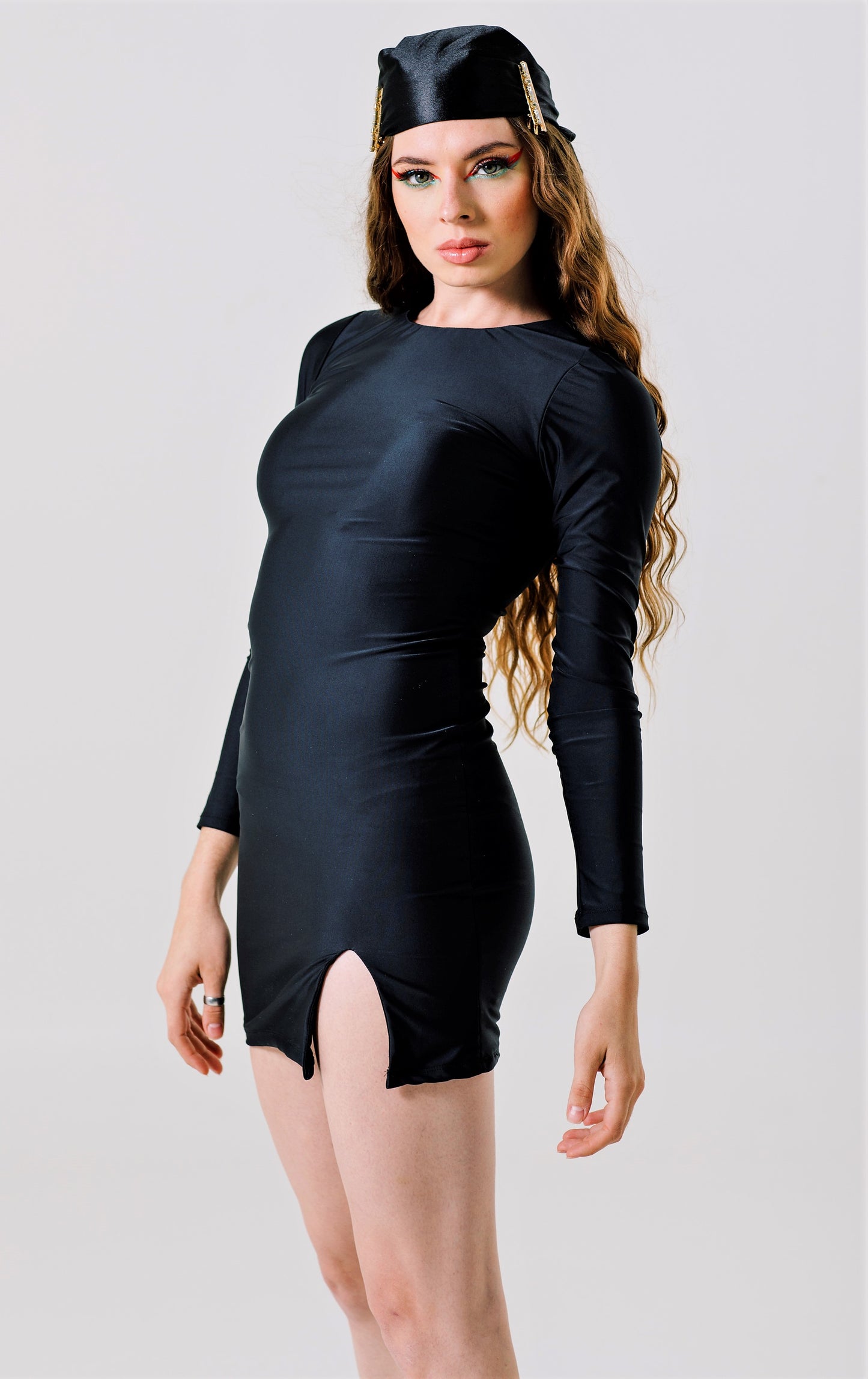 Vestido Corto Con Mangas - LIVIA