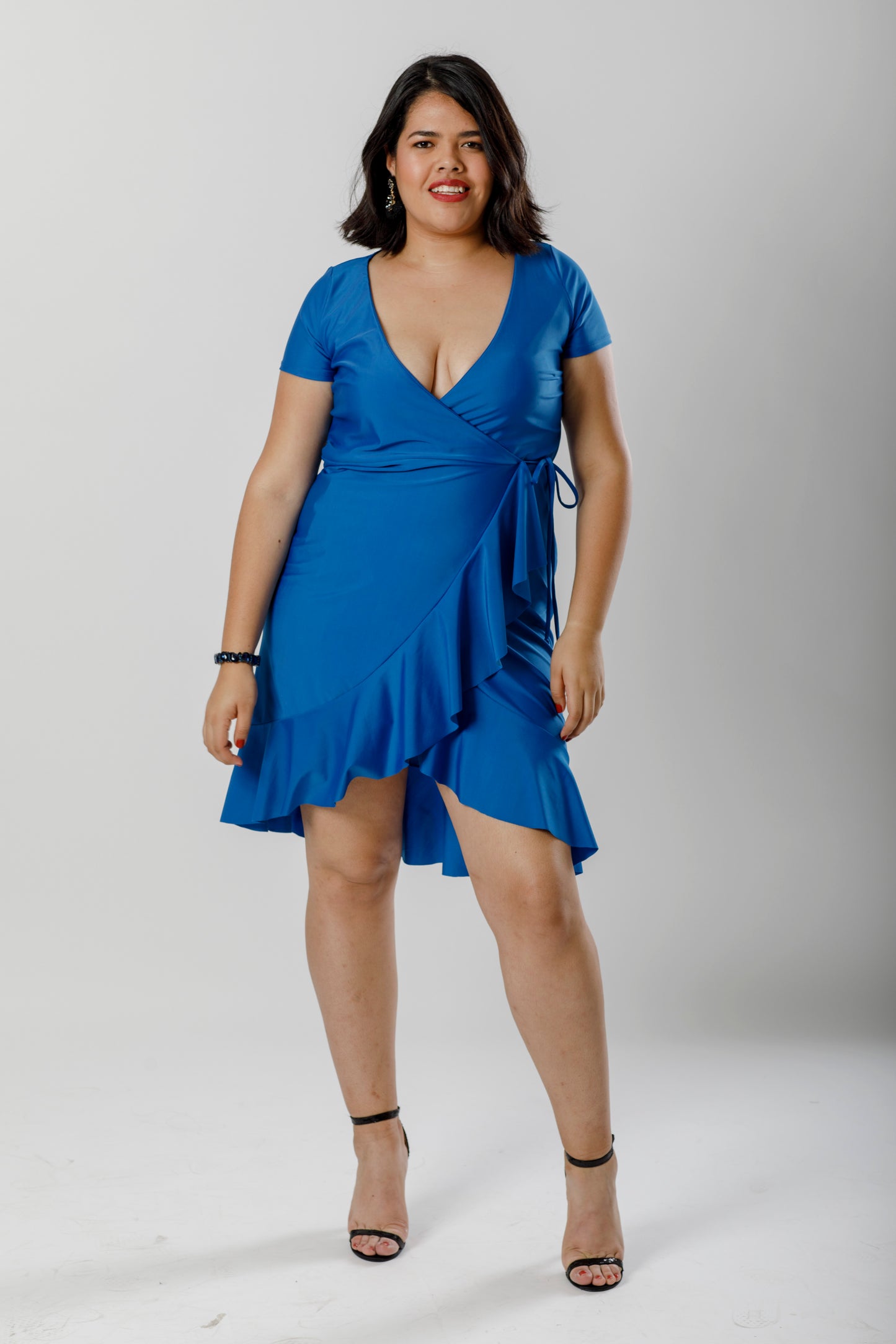 Vestido corto azul rey cruzado con volantes. - The Moda mx