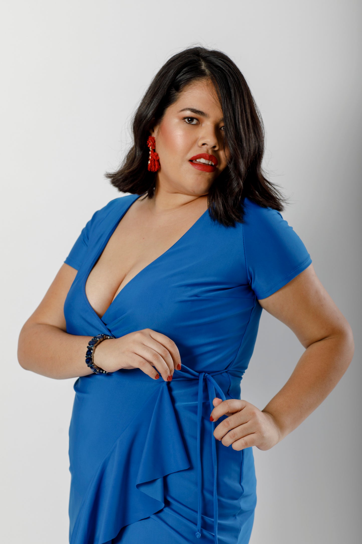 Vestido corto azul rey cruzado con volantes. - The Moda mx