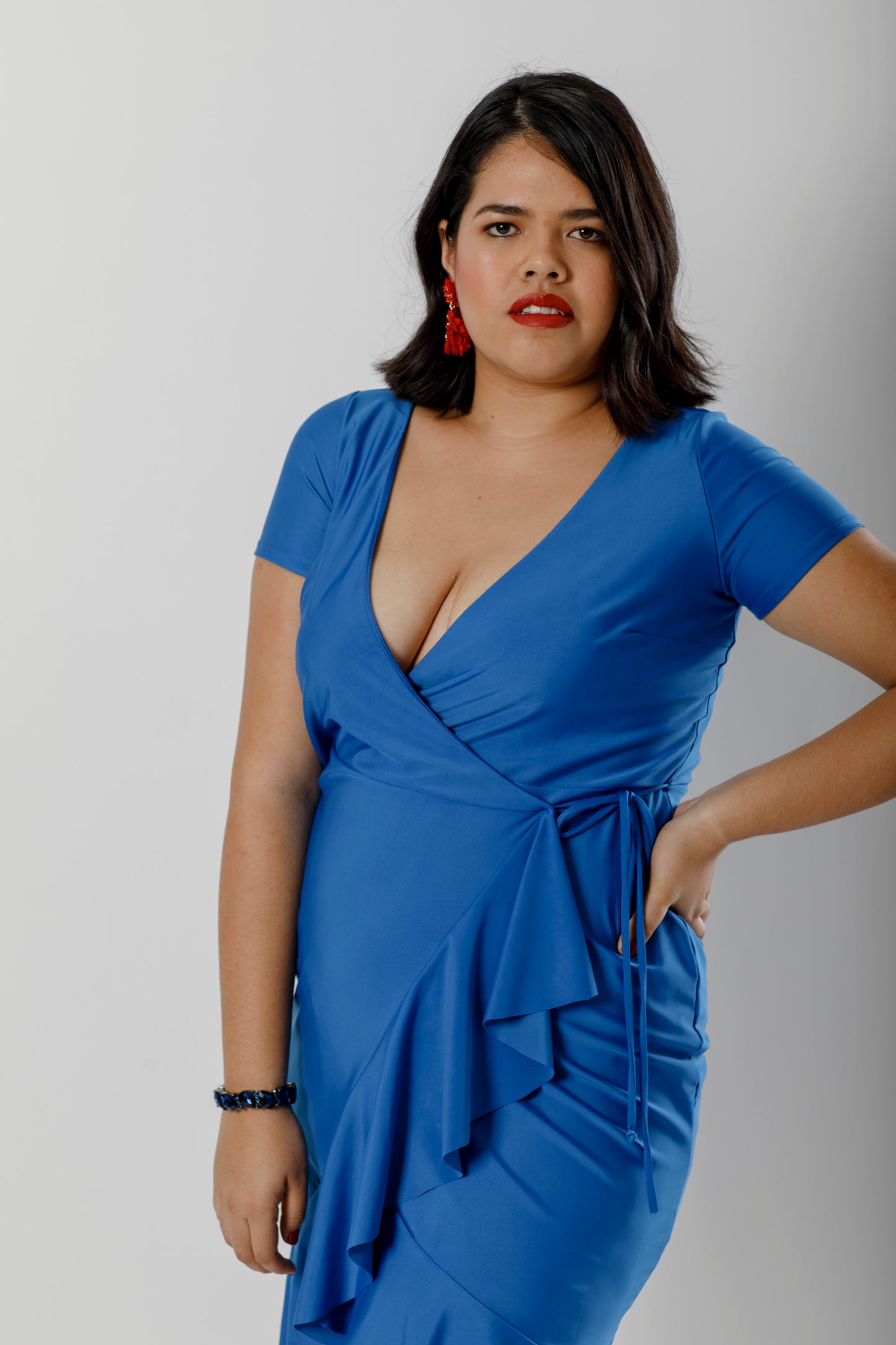 Vestido corto azul rey cruzado con volantes. - The Moda mx