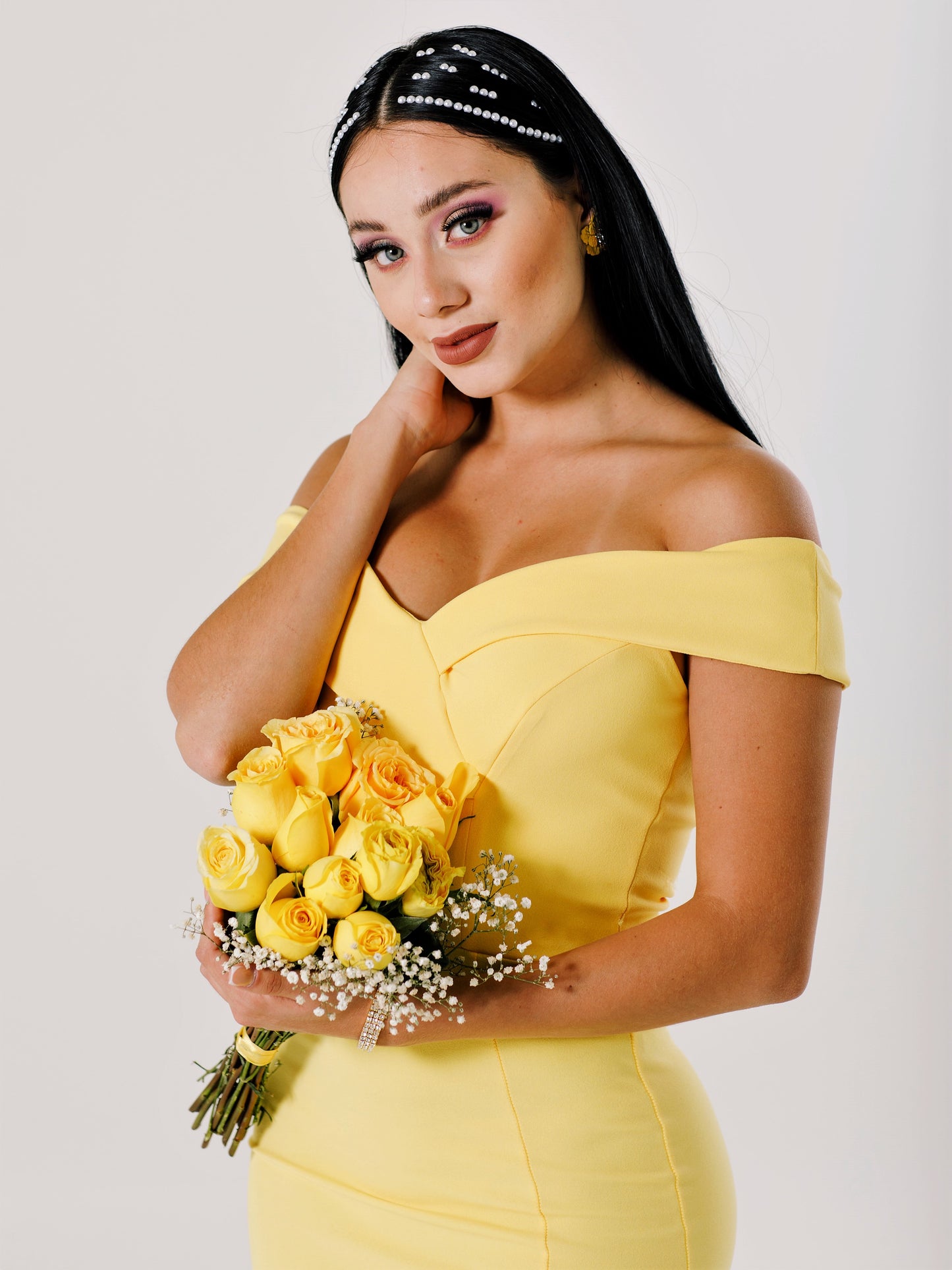 Vestido Con Abertura y Hombros Descubiertos - FLORENTINA