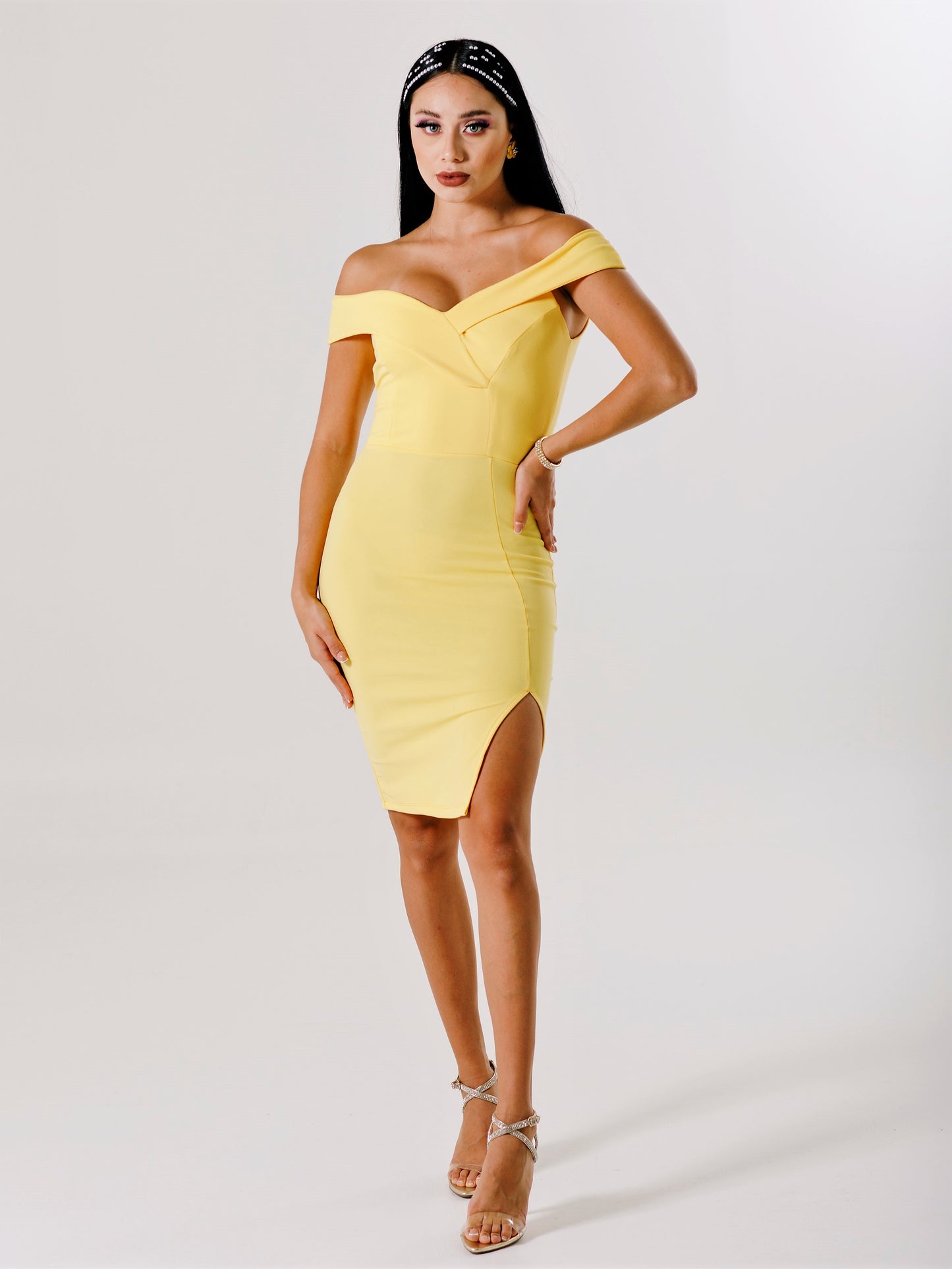 Vestido Con Abertura y Hombros Descubiertos - FLORENTINA