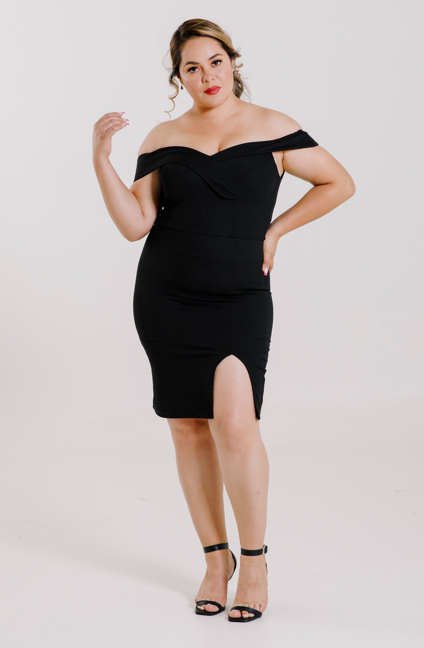 Vestido Con Abertura y Hombros Descubiertos - FLORENTINA