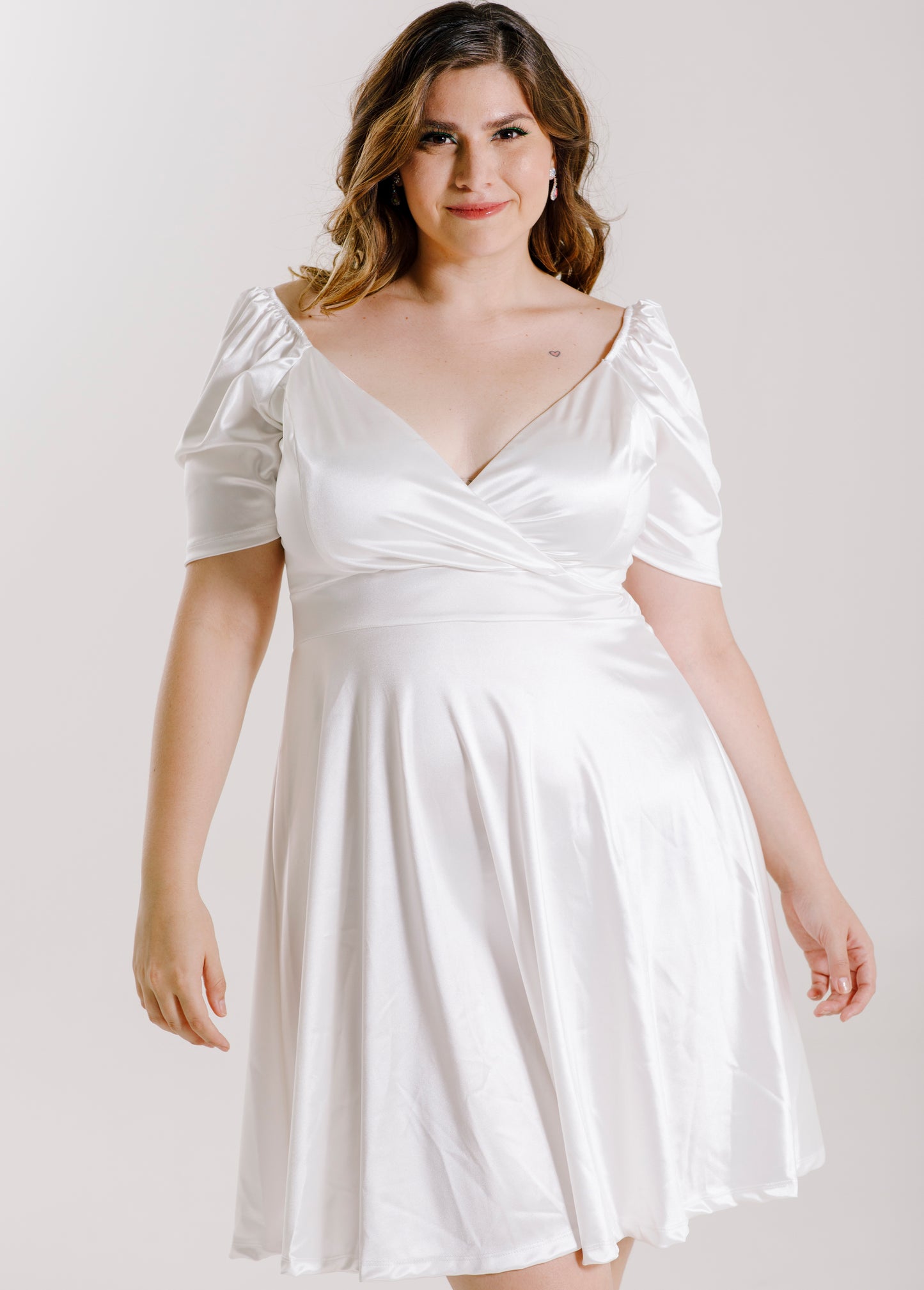 Vestido Corto Saten con Mangas - "MARTA SATEN"