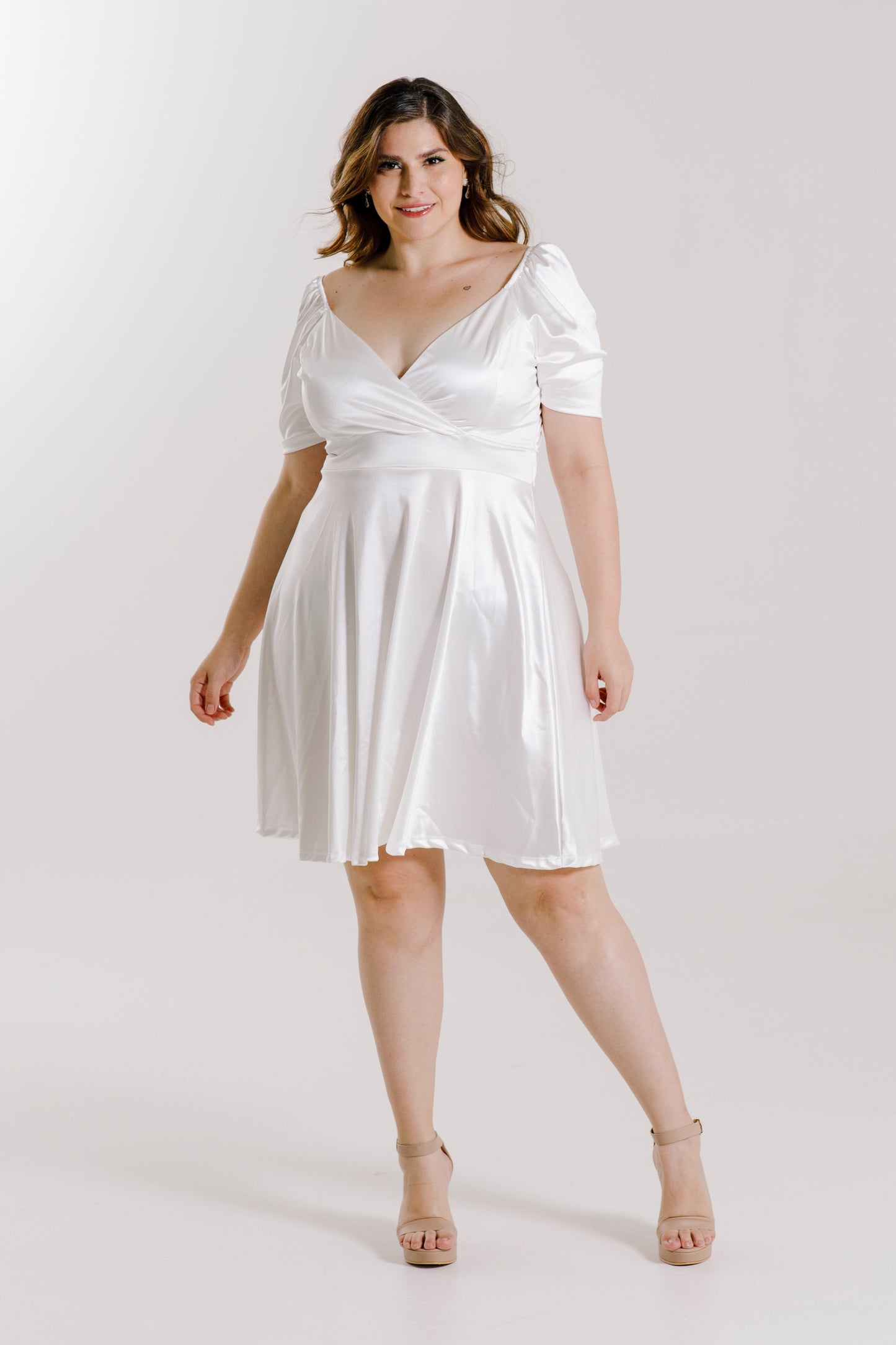 Vestido Corto Saten con Mangas - "MARTA SATEN"