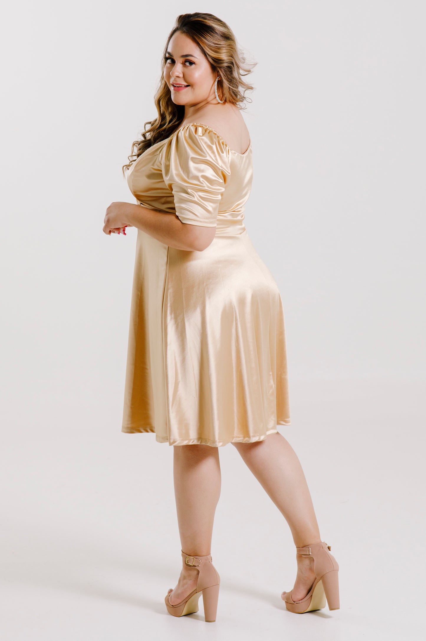Vestido Corto Saten con Mangas - "MARTA SATEN"