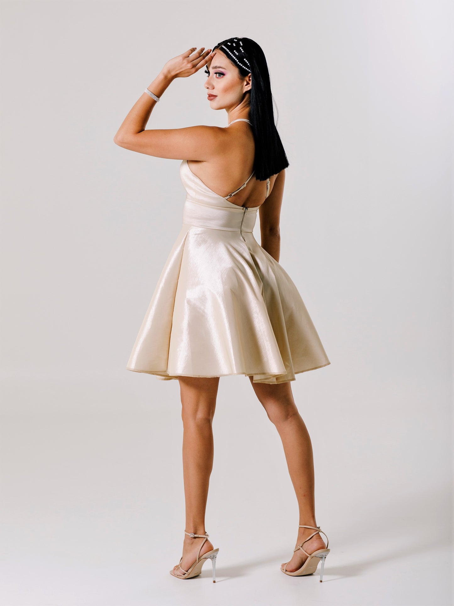 Vestido corto circular con tirante cruzado - "SOPHIA"