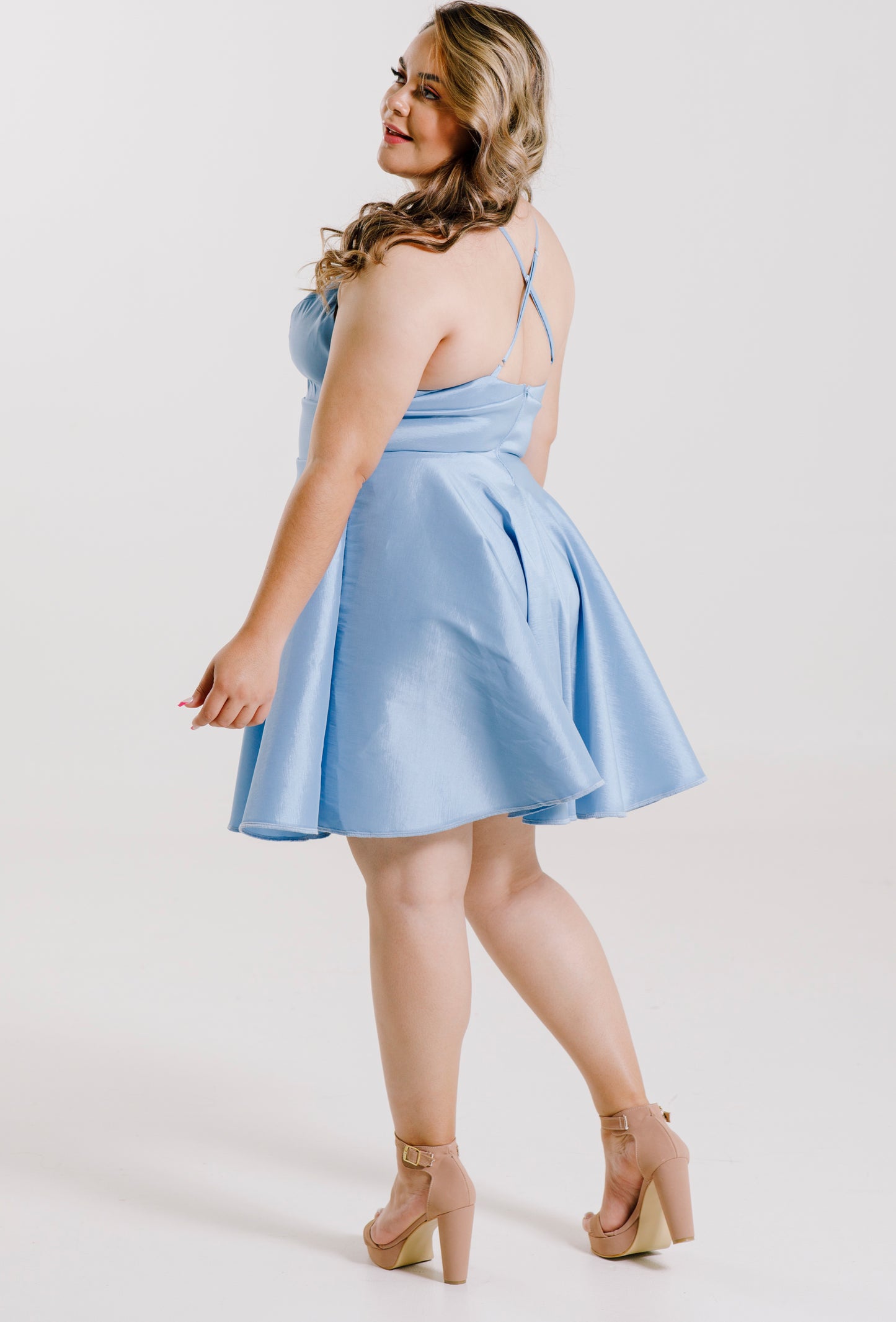 Vestido corto circular con tirante cruzado - "SOPHIA"