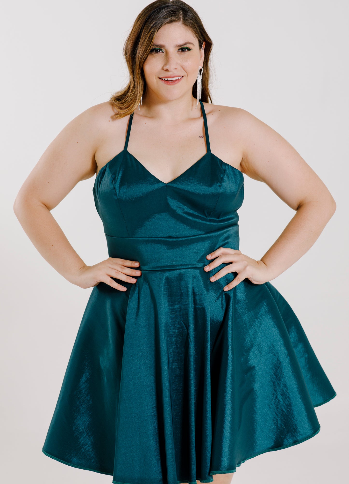 Vestido corto circular con tirante cruzado - "SOPHIA"