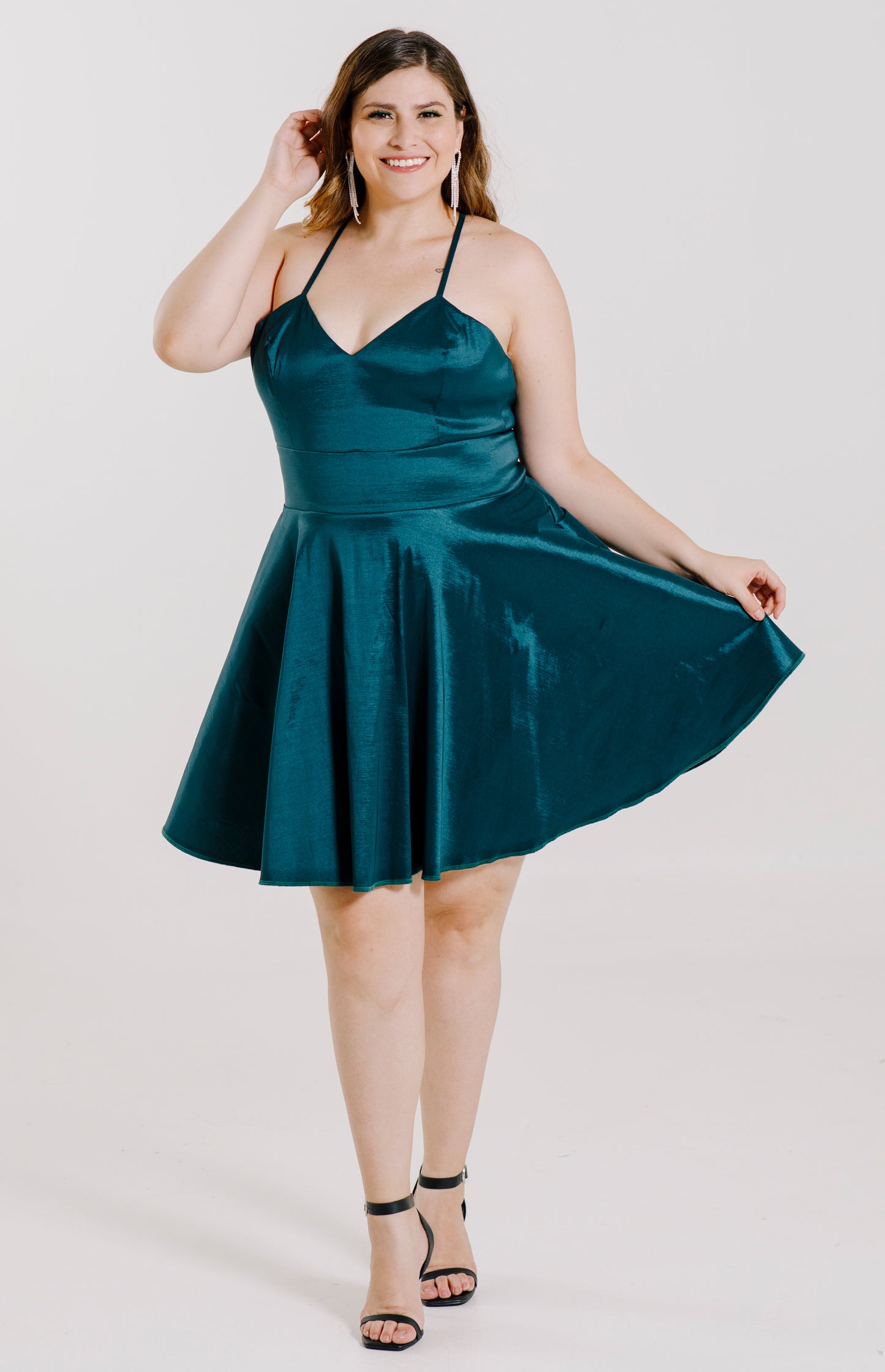 Vestido corto circular con tirante cruzado - "SOPHIA"