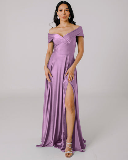 Vestido Largo con Abertura y Mangas - SUIZA