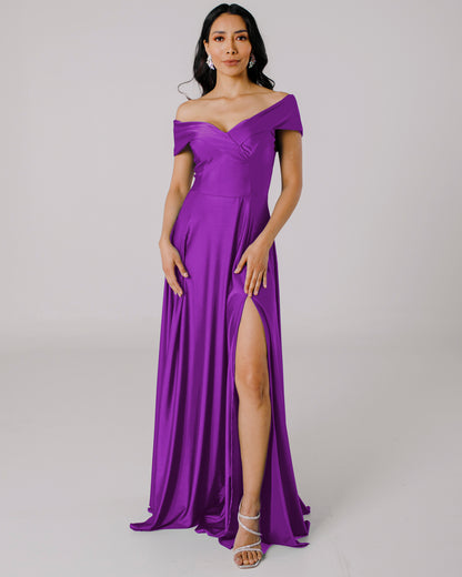Vestido Largo con Abertura y Mangas - SUIZA